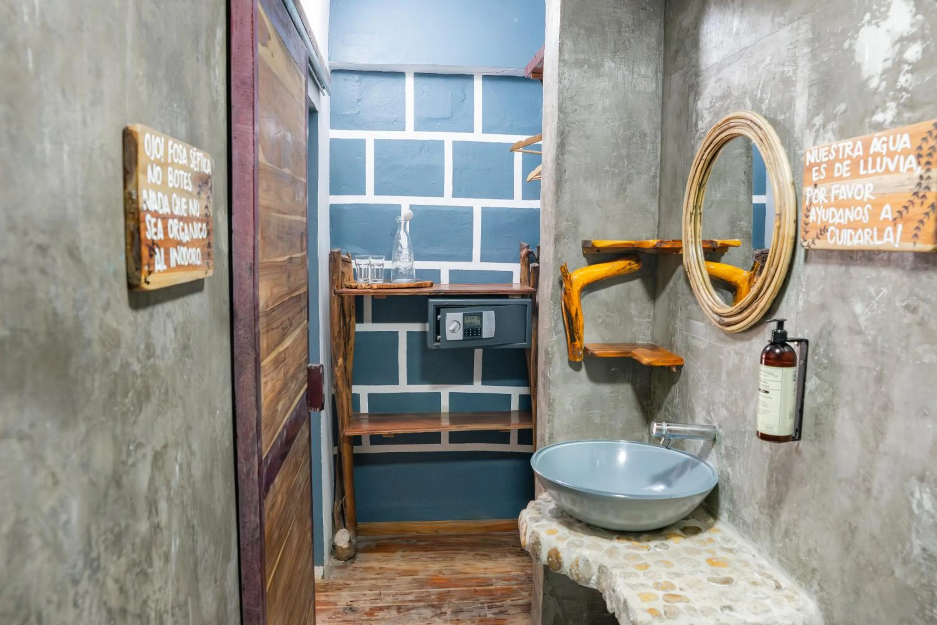 Bathroom in La Playita Isla Fuerte