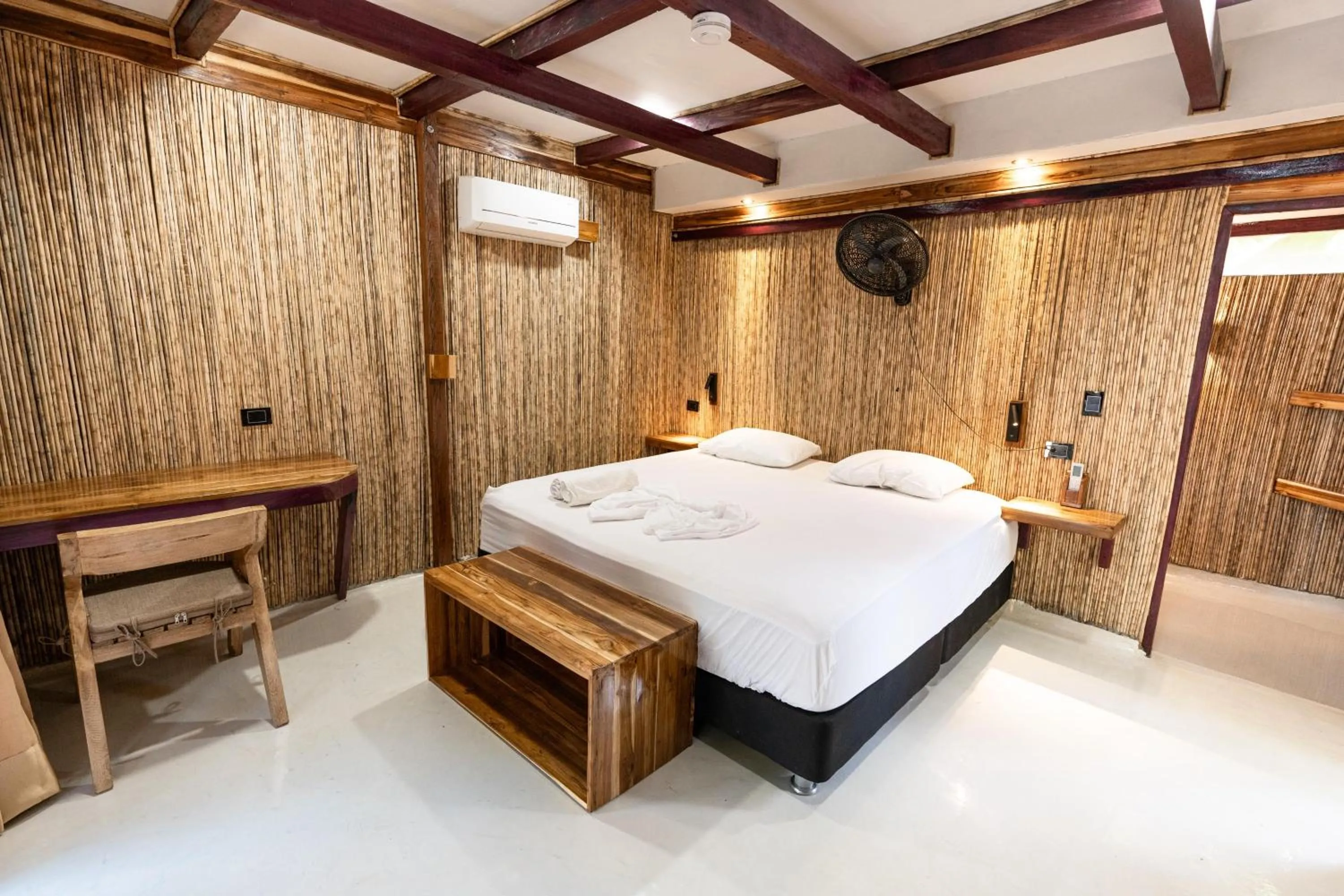 Photo of the whole room, Bed in La Playita Isla Fuerte