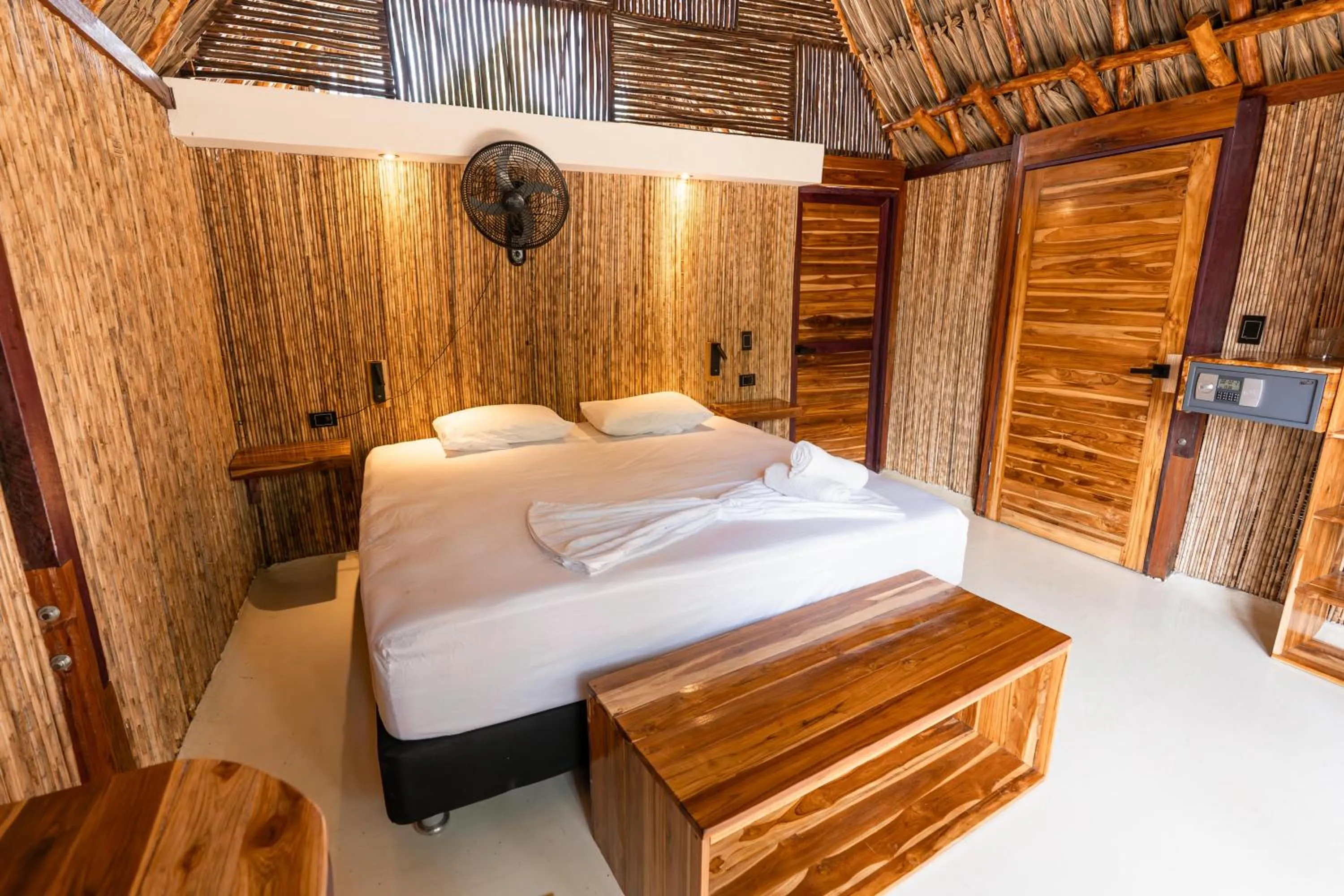 Photo of the whole room, Bed in La Playita Isla Fuerte