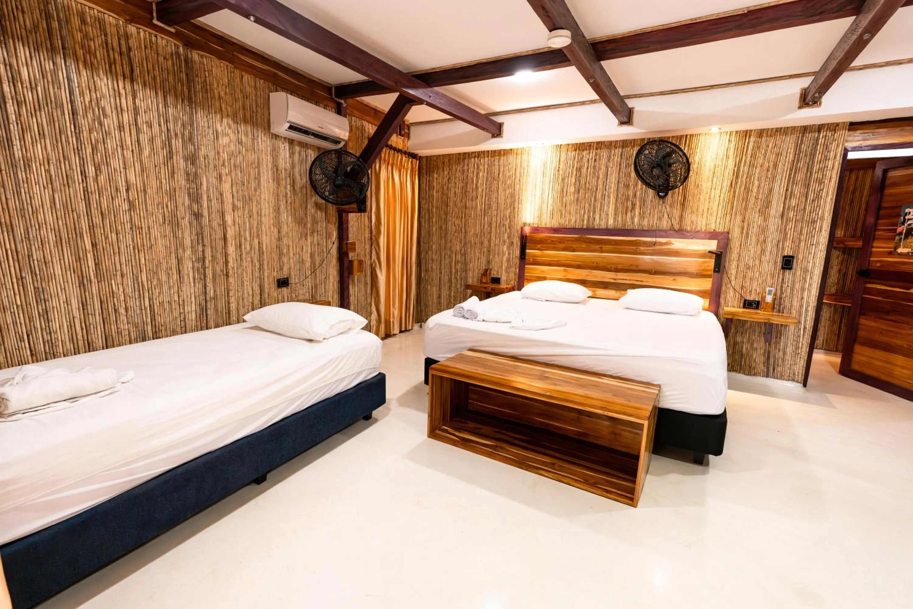 Photo of the whole room, Bed in La Playita Isla Fuerte