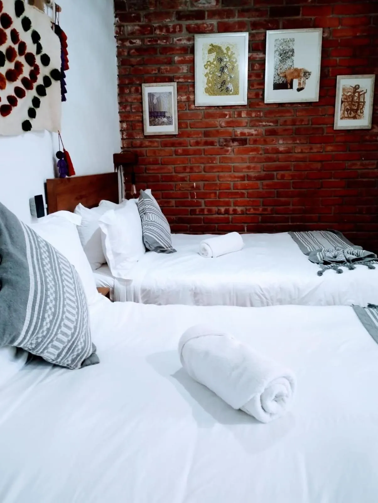 Photo of the whole room, Bed in Suites del Barrio