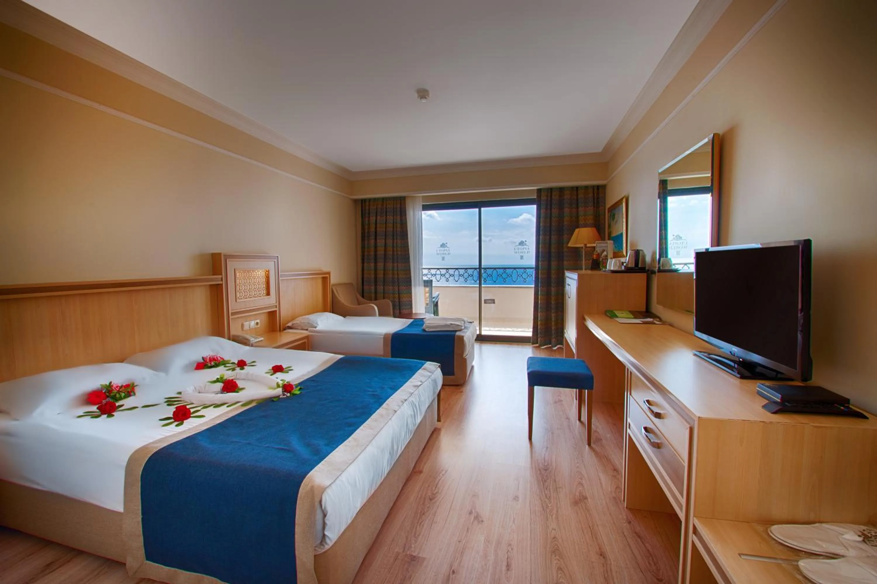 Photo of the whole room, Bed in Utopia World