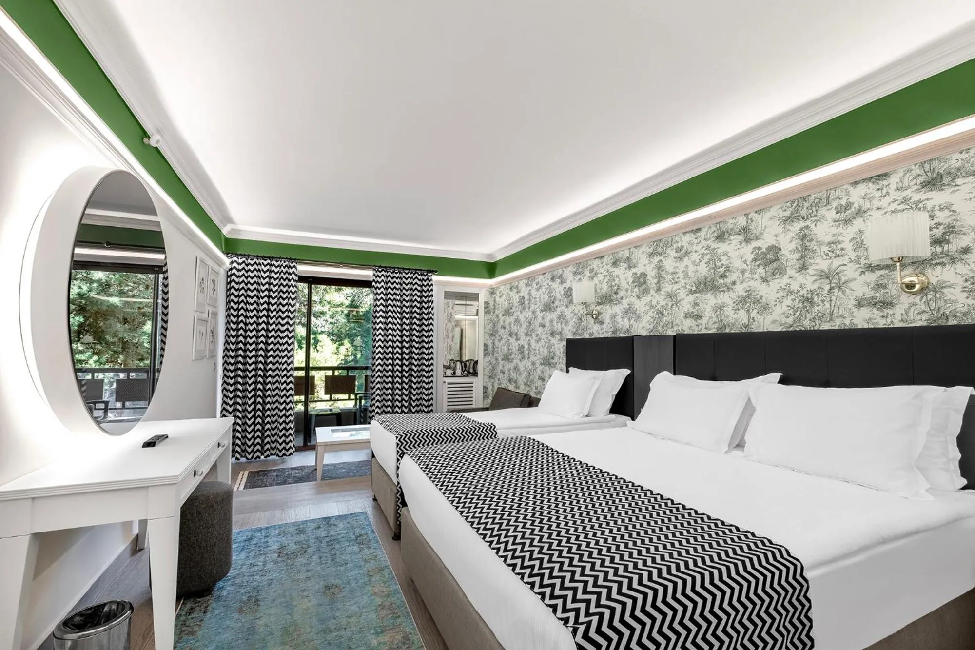 Photo of the whole room, Bed in Utopia World