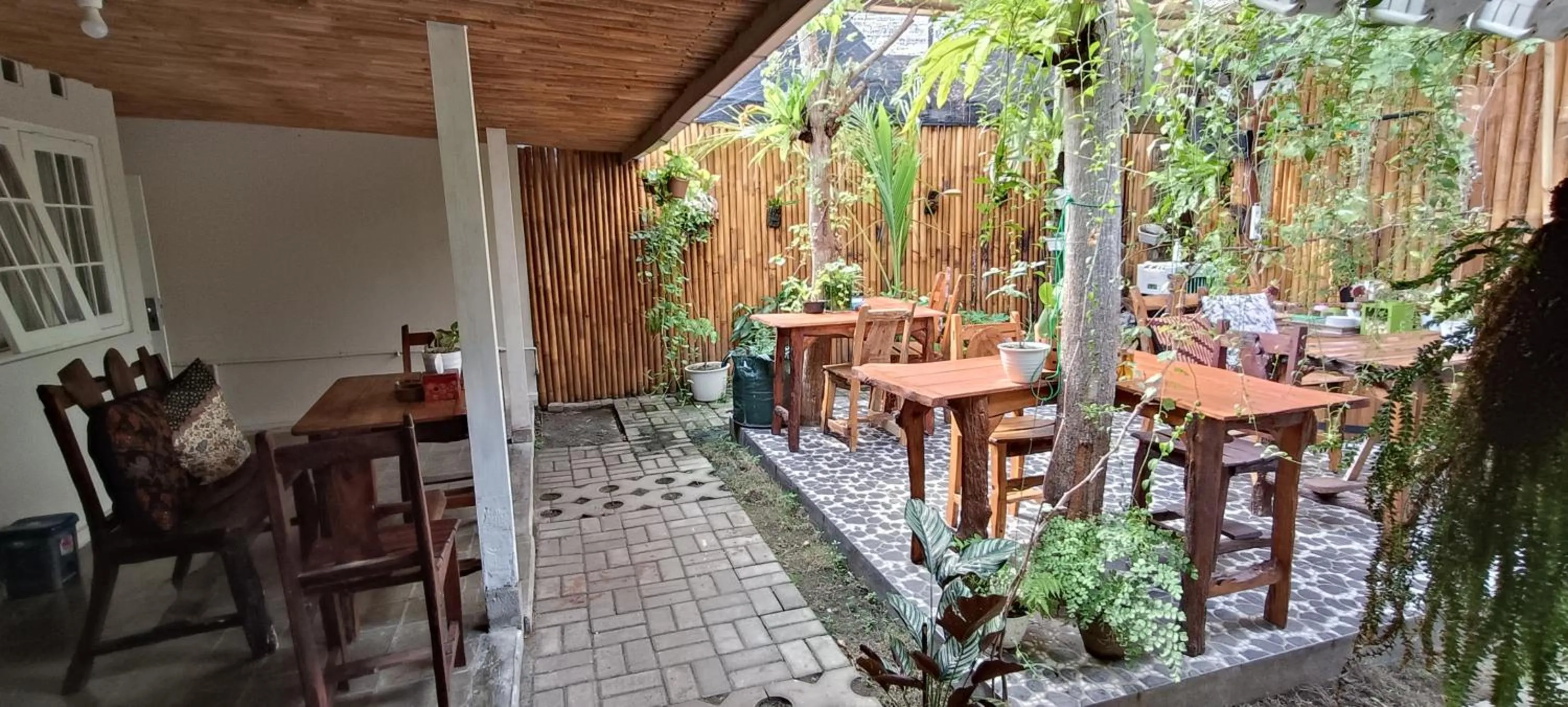 Dining area in The Bloomy House