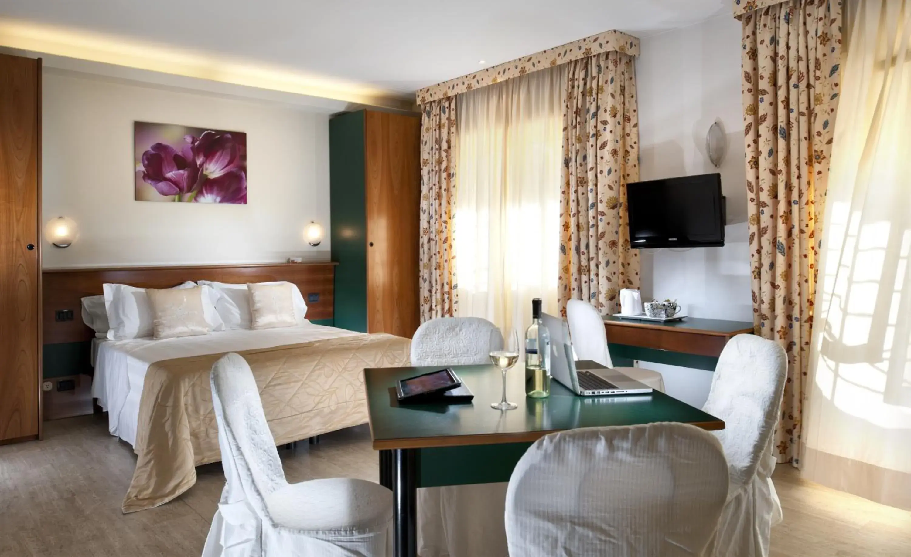 Room Ground Floor in Astoria Suite Hotel Room Ground Floor in Astoria Suite Hotel