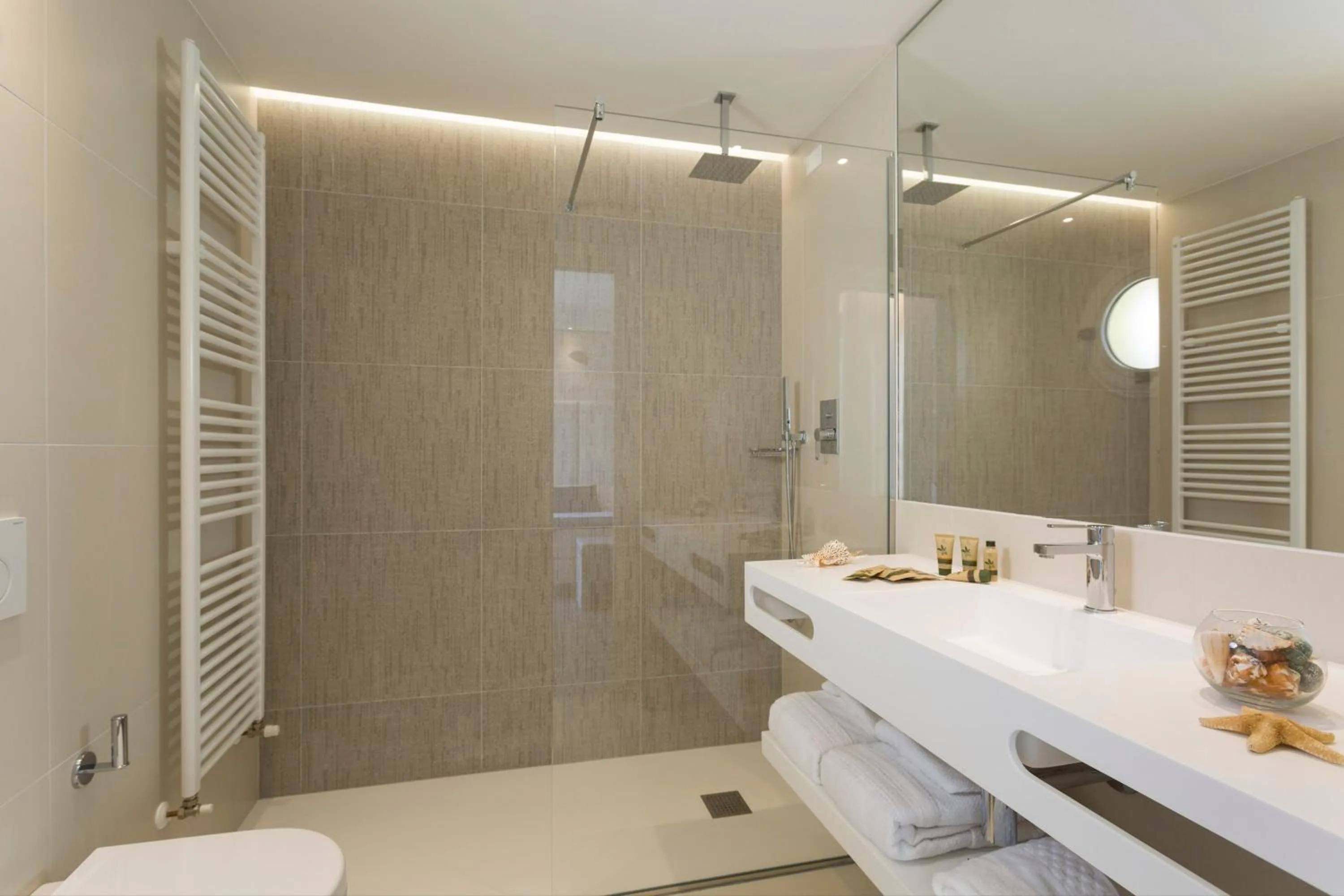 Bathroom in Astoria Suite Hotel