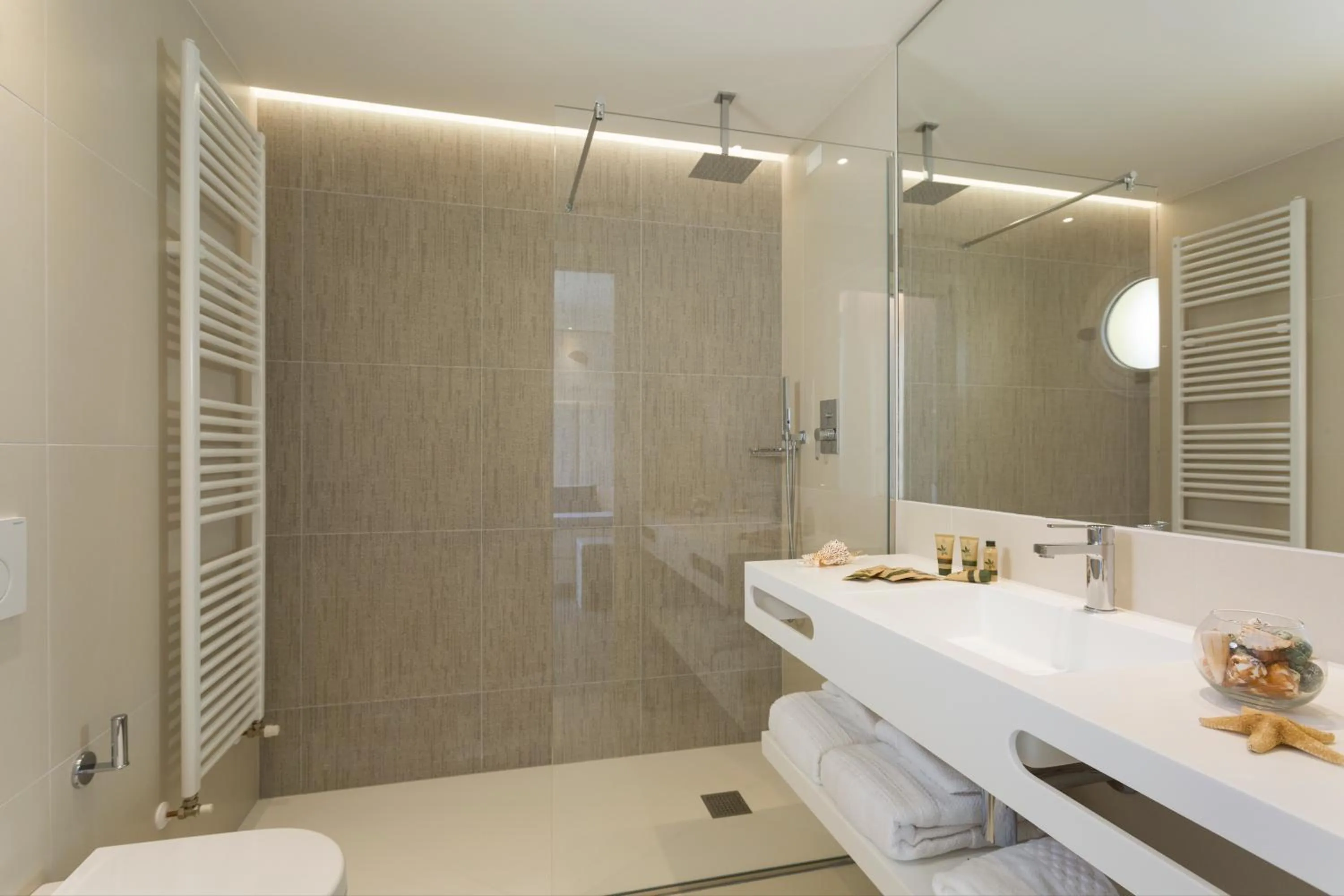 Bathroom in Astoria Suite Hotel