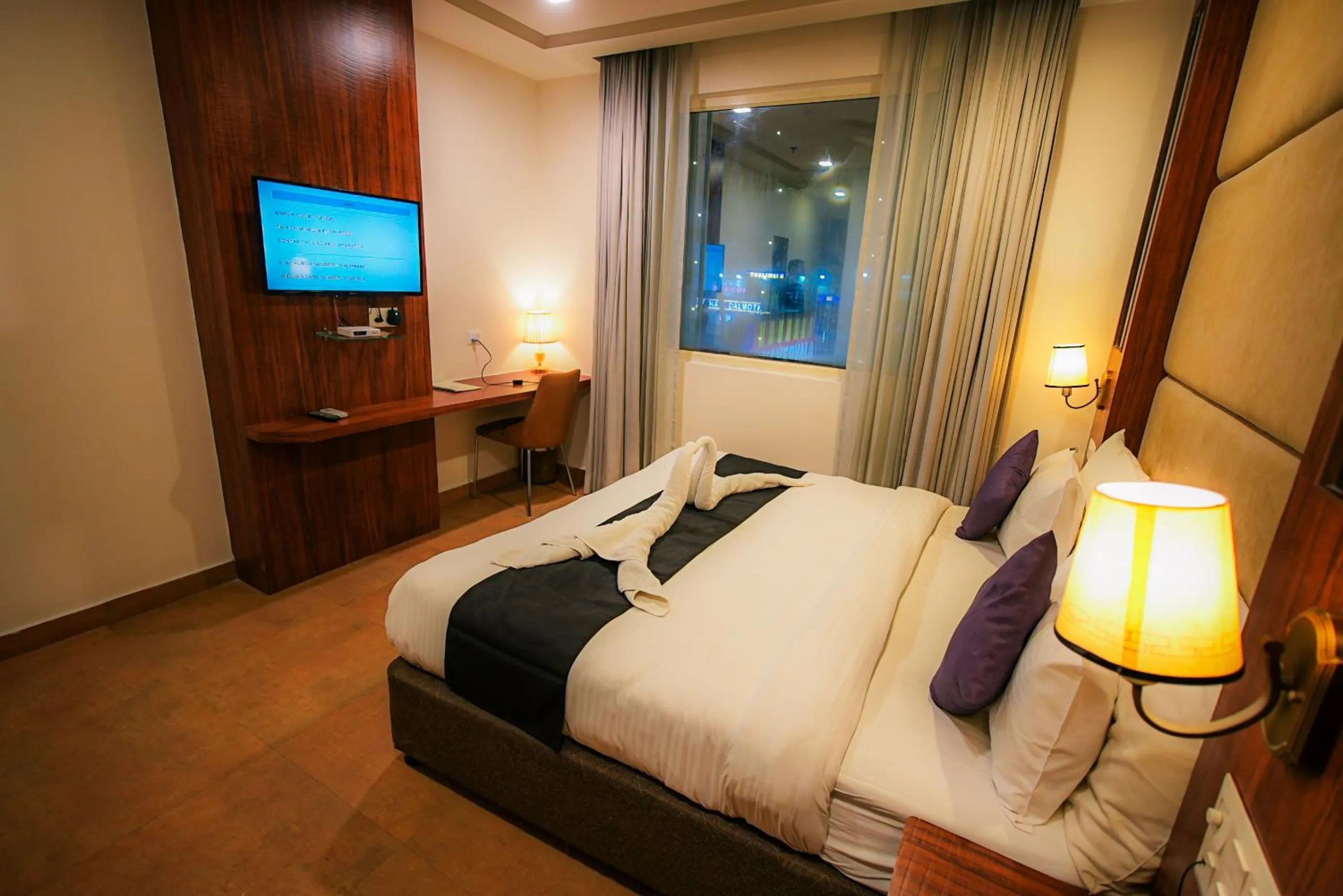 Bedroom, Bed in Dazzling