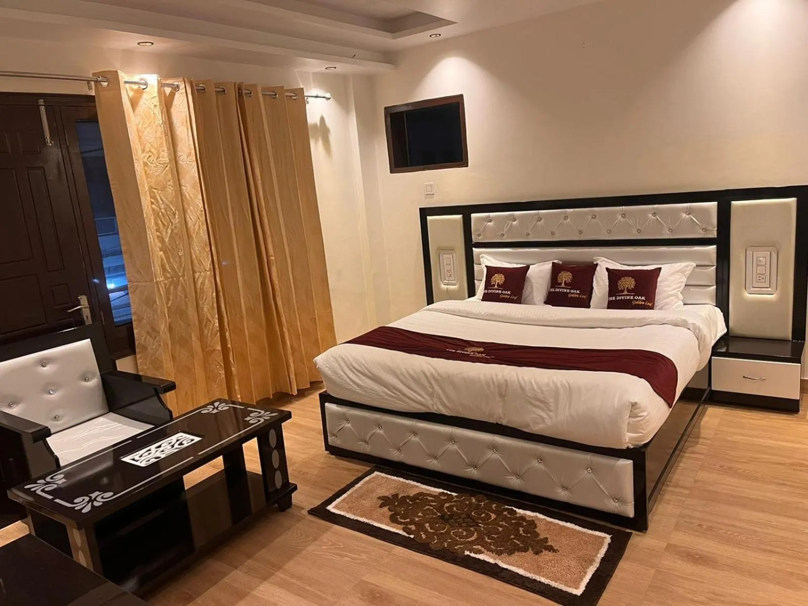 Photo of the whole room, Bed in The Divine Oak Golden Leaf