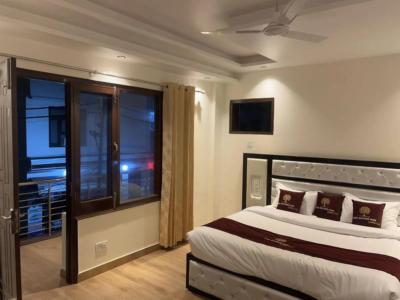 Photo of the whole room, Bed in The Divine Oak Golden Leaf