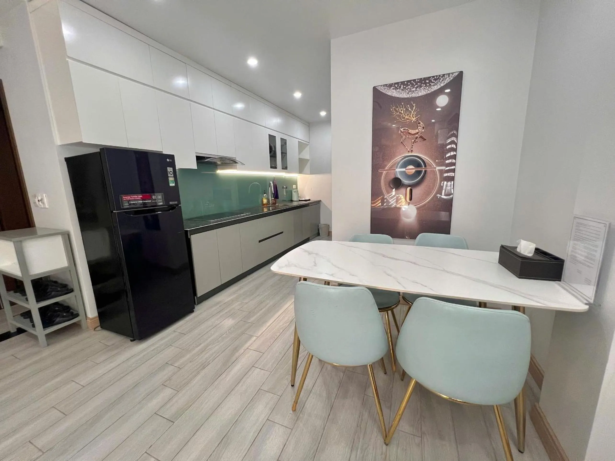 Kitchen or kitchenette in Cat Ba Seoul 2 Hotel & Apartment