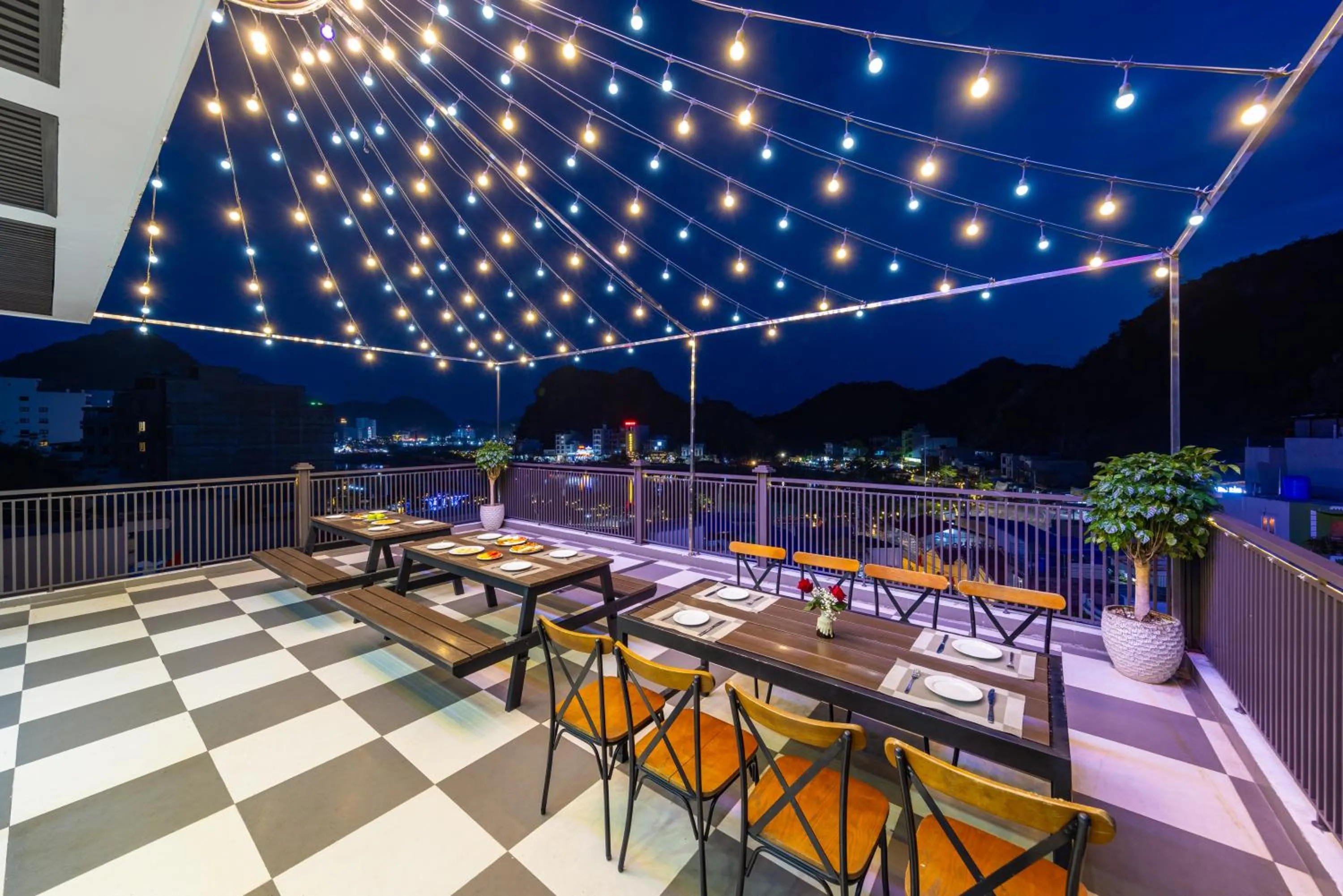 Restaurant/places to eat in Cat Ba Seoul 2 Hotel & Apartment