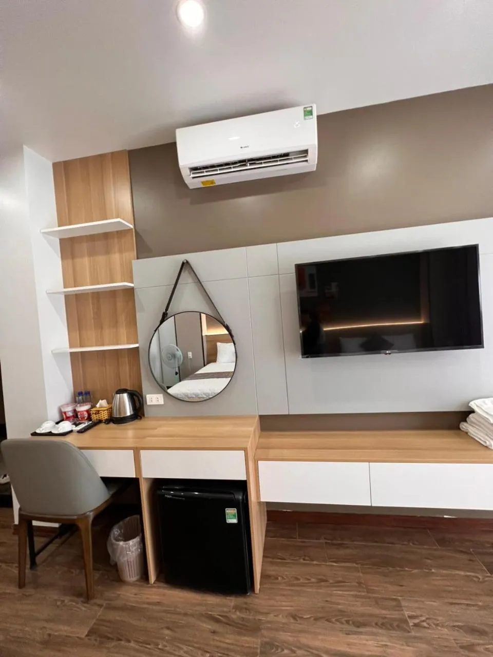 TV and multimedia in Cat Ba Seoul 2 Hotel & Apartment