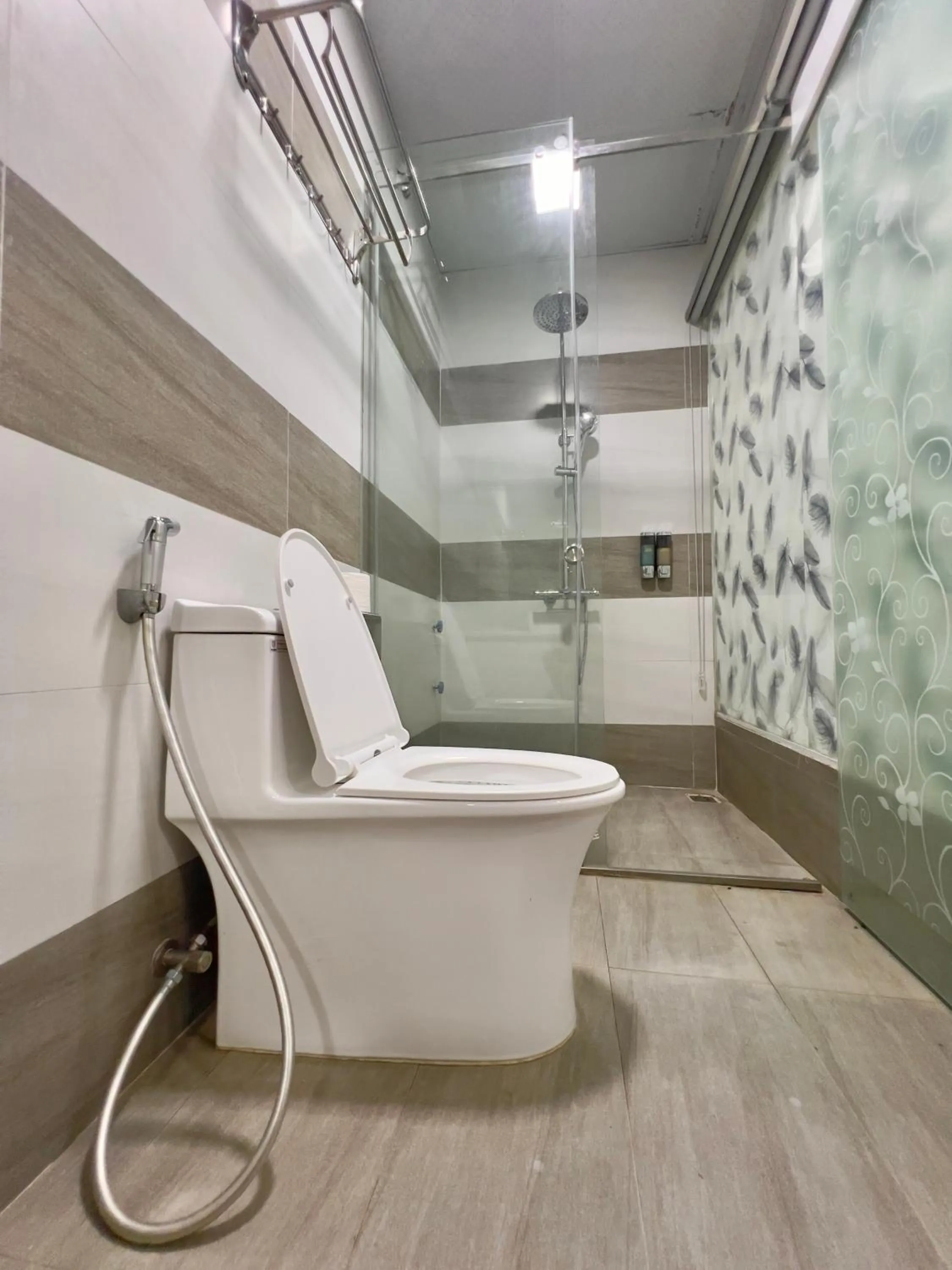 Bathroom in Cat Ba Seoul 2 Hotel & Apartment