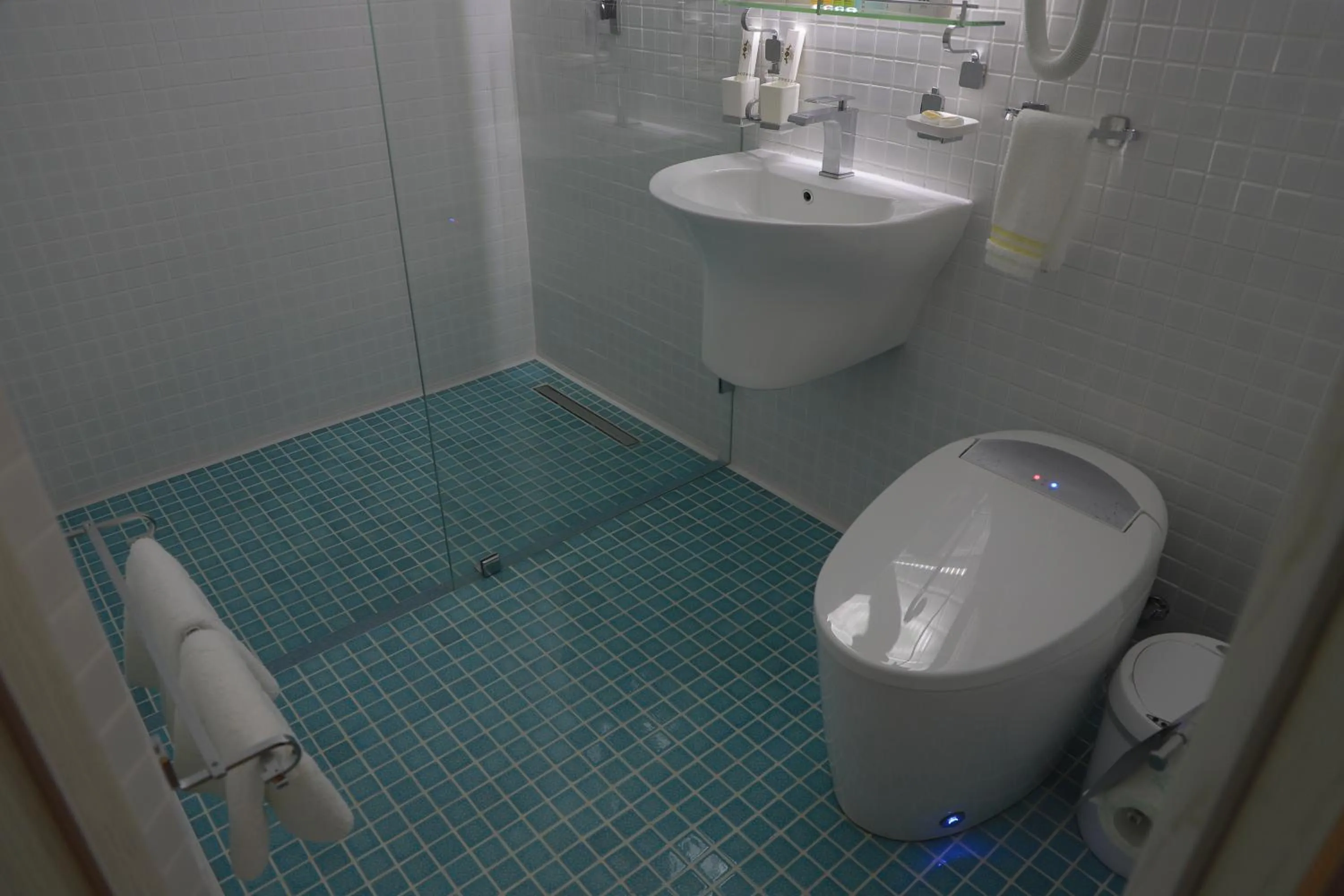 Toilet in Golden Samarkand Hotel