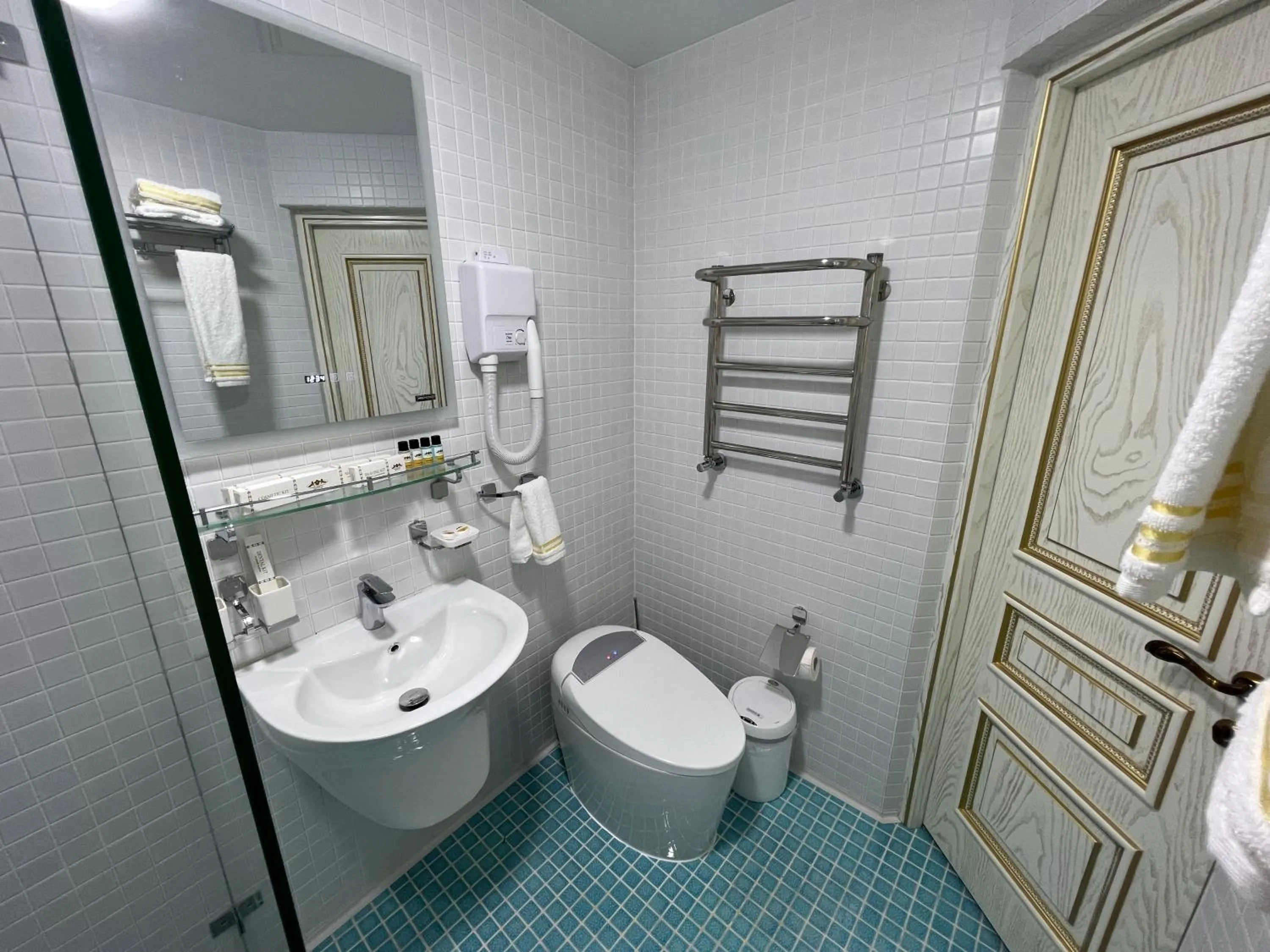 Shower in Golden Samarkand Hotel