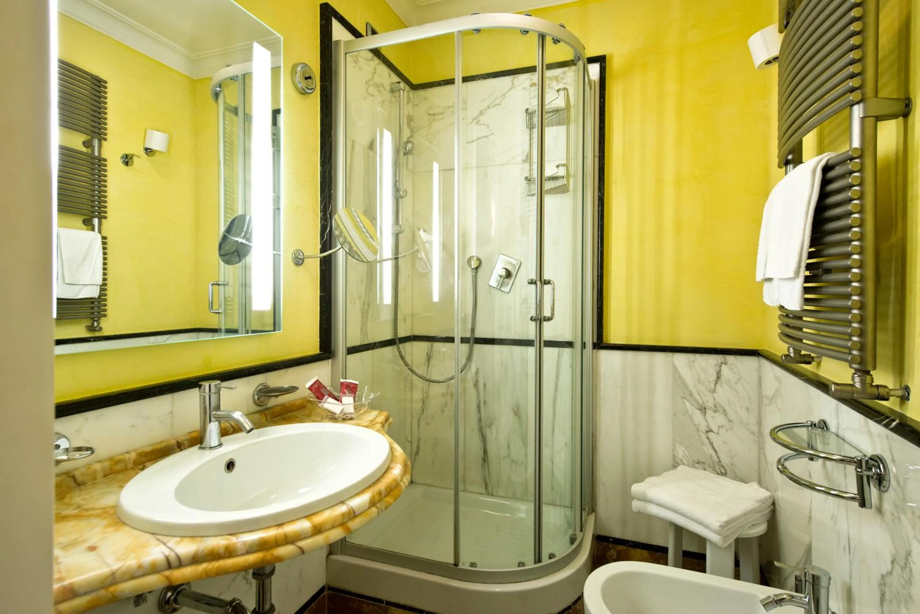 Bathroom in Suite Opera Rooms