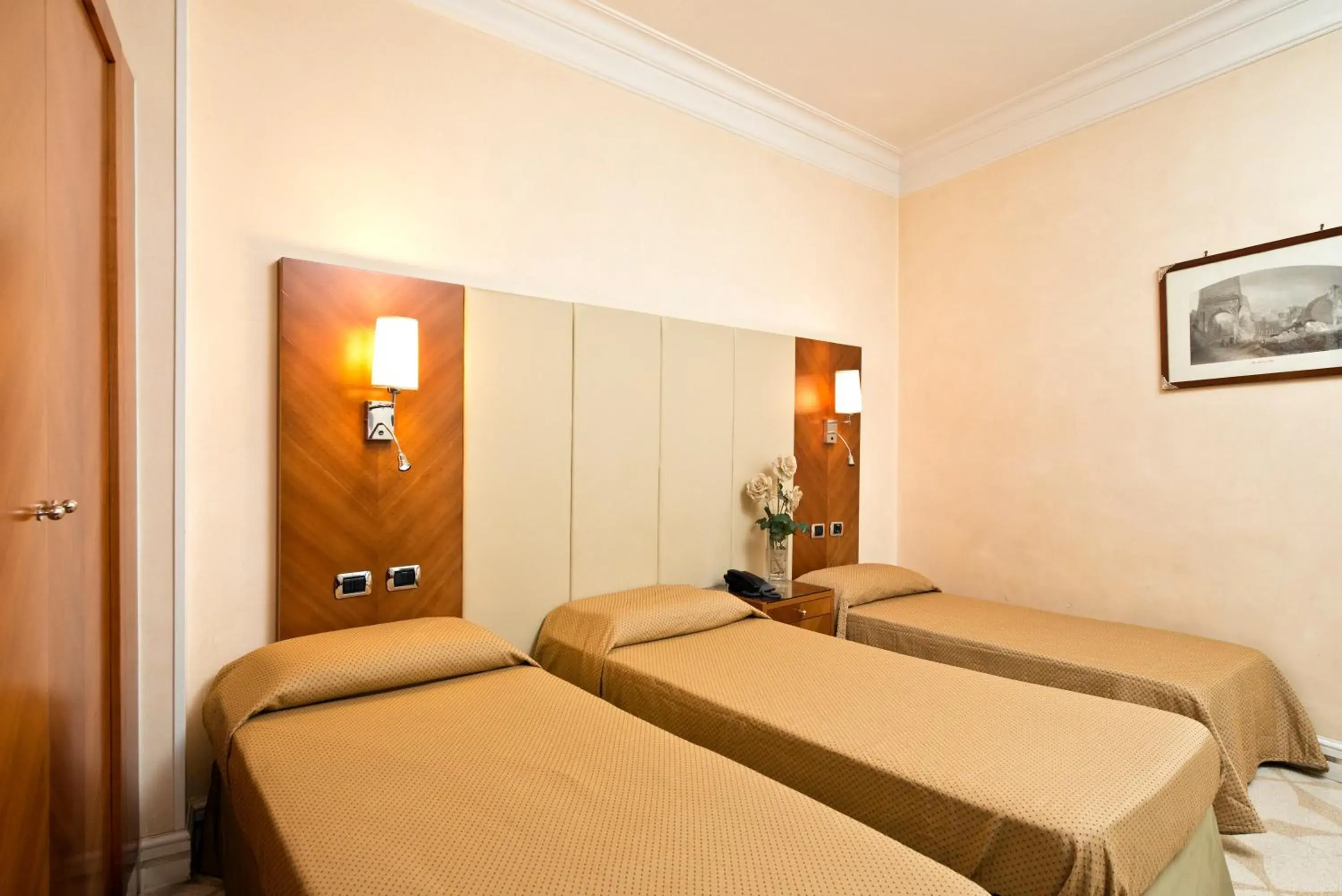 Triple Room in Suite Opera Rooms Triple Room in Suite Opera Rooms