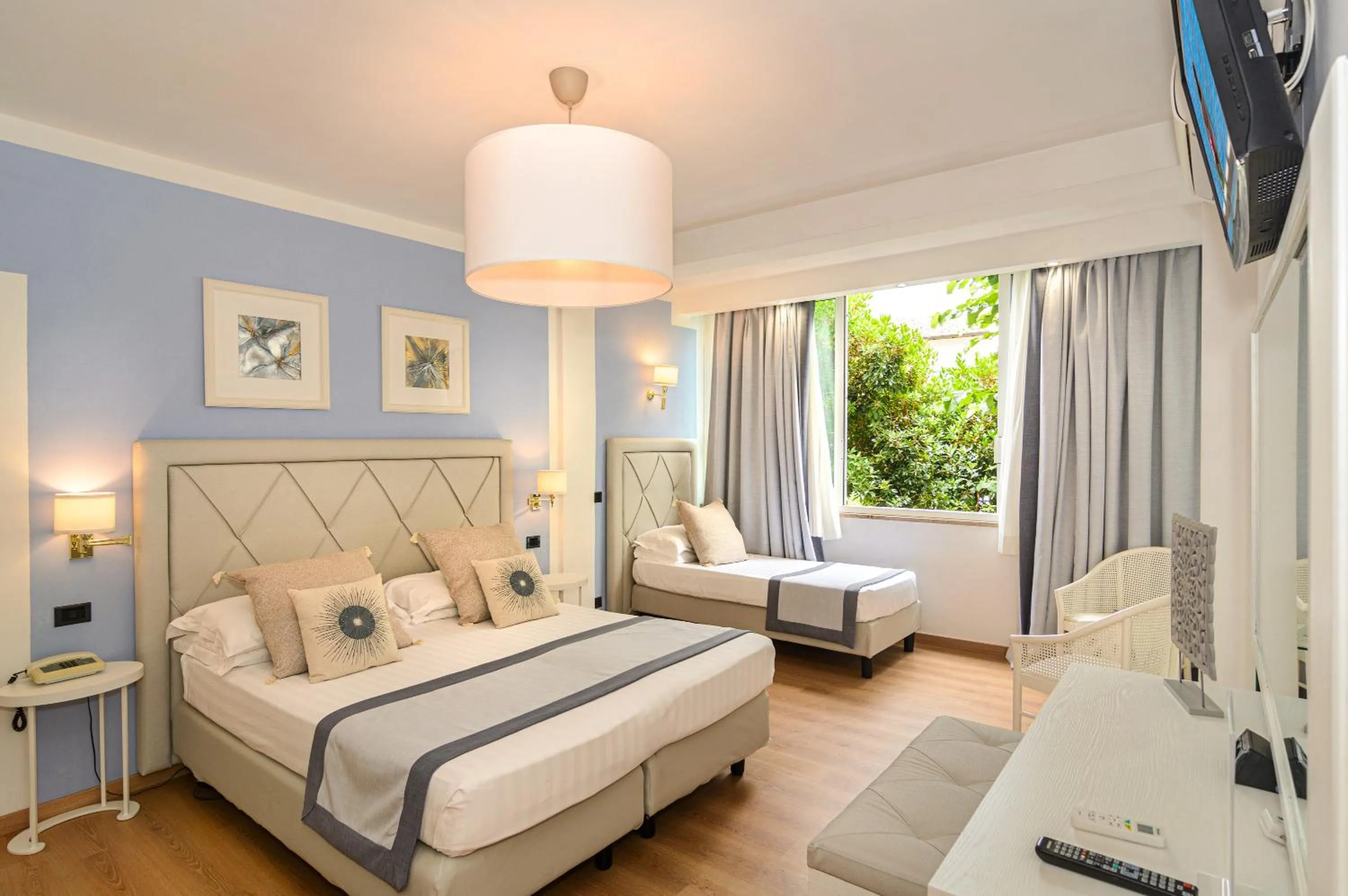 Bed in Raffaelli Park Hotel