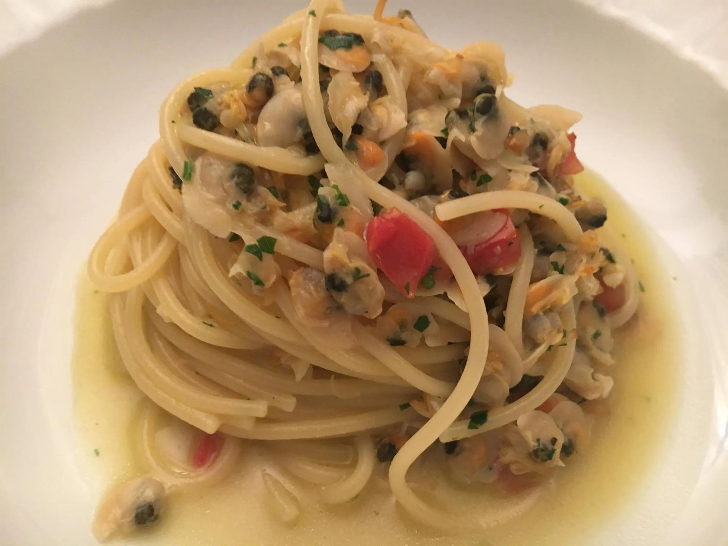 Restaurant/places to eat in Raffaelli Park Hotel