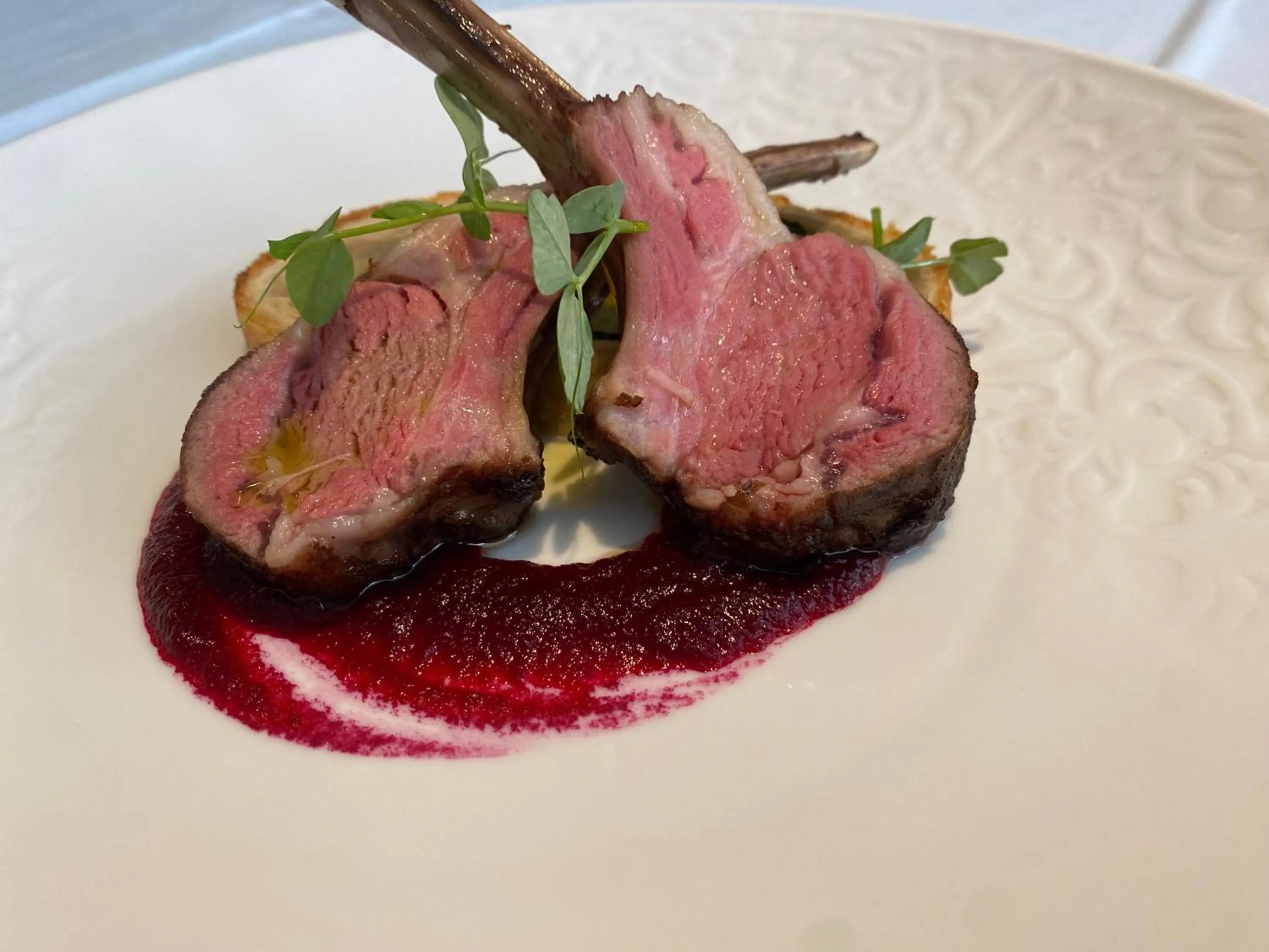 Restaurant/places to eat in Raffaelli Park Hotel