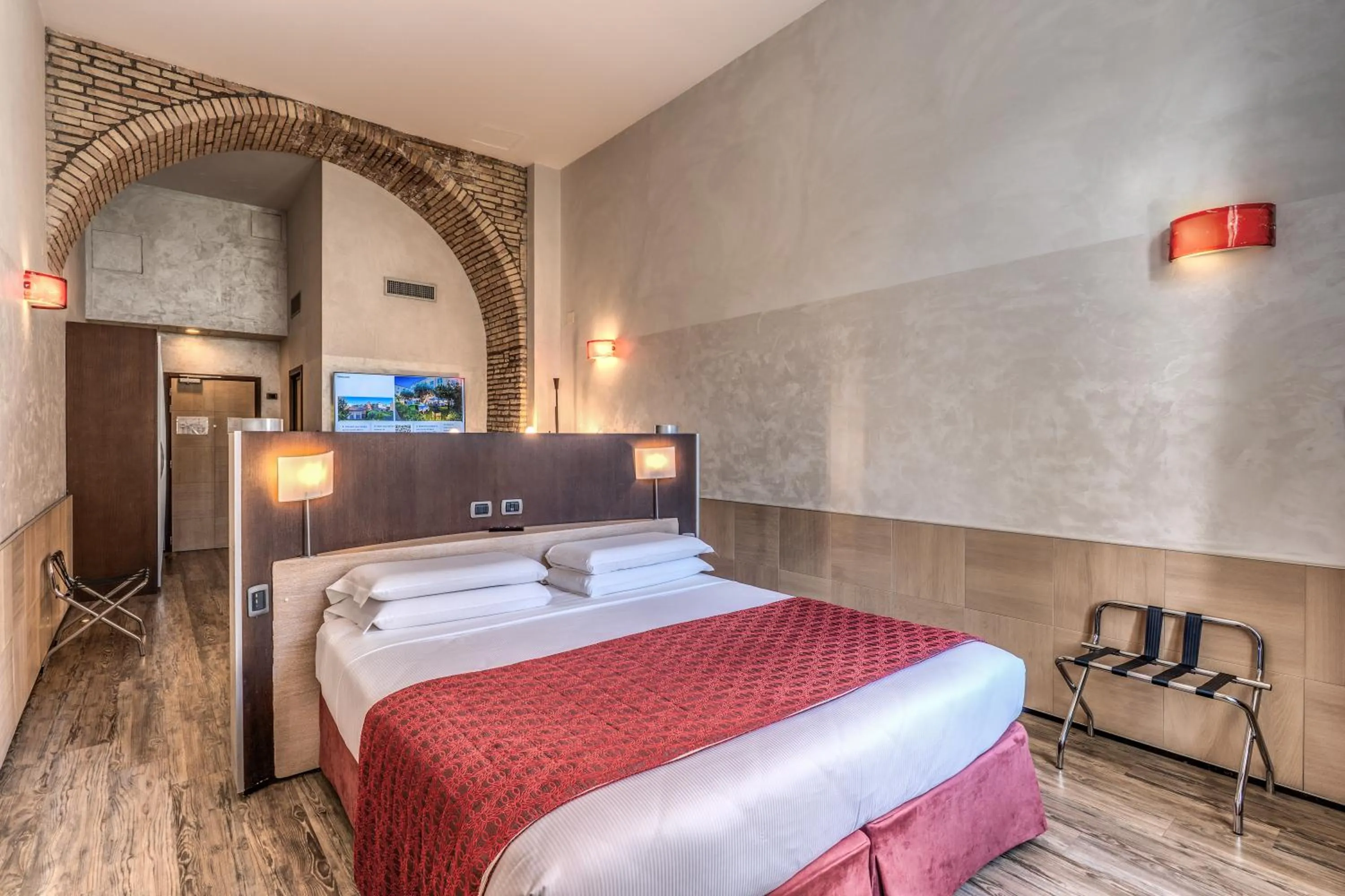 Photo of the whole room, Bed in Kolbe Hotel Rome