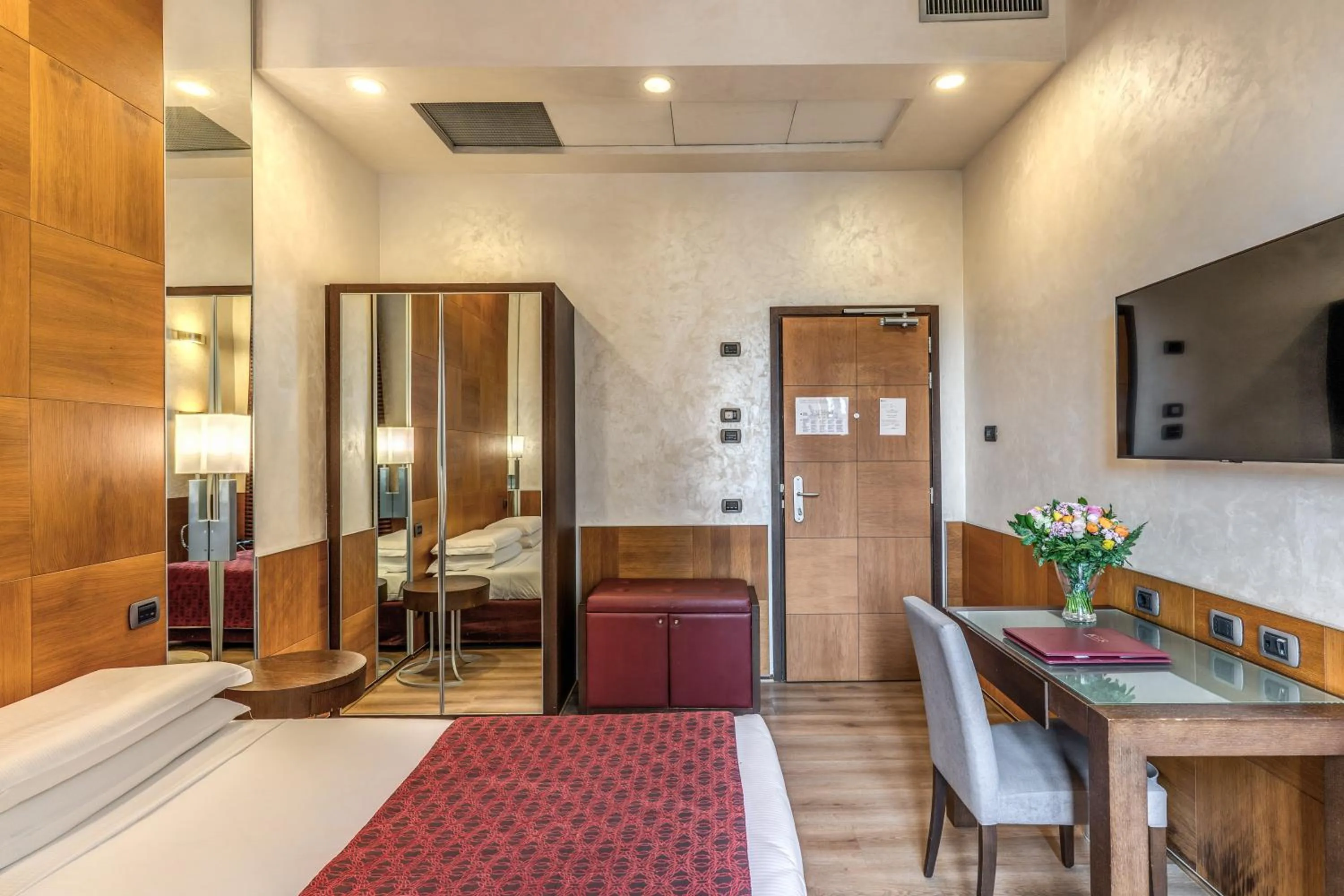 Photo of the whole room, Bed in Kolbe Hotel Rome