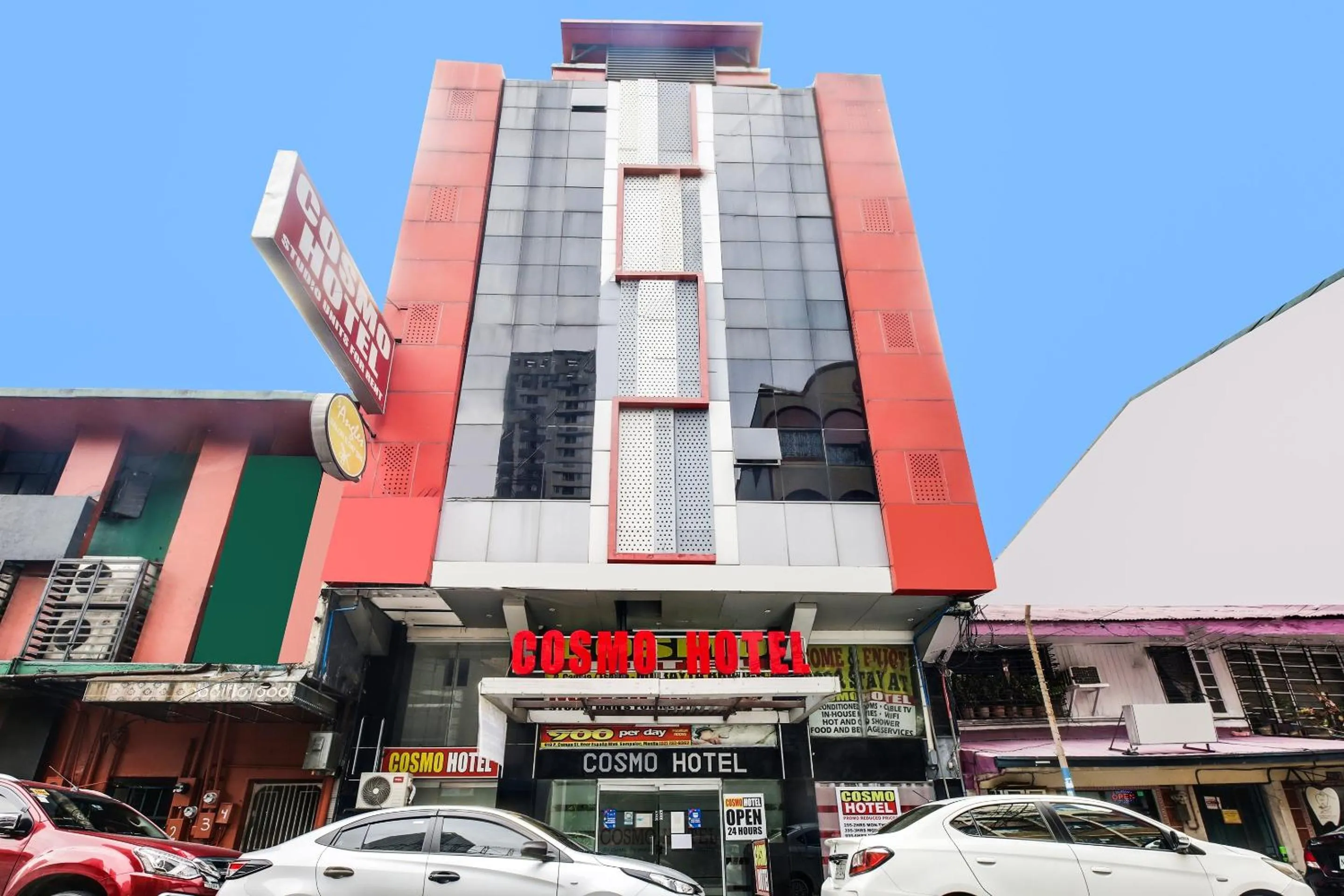 Facade/entrance in OYO 894 Cosmo Hotel P Campa Manila