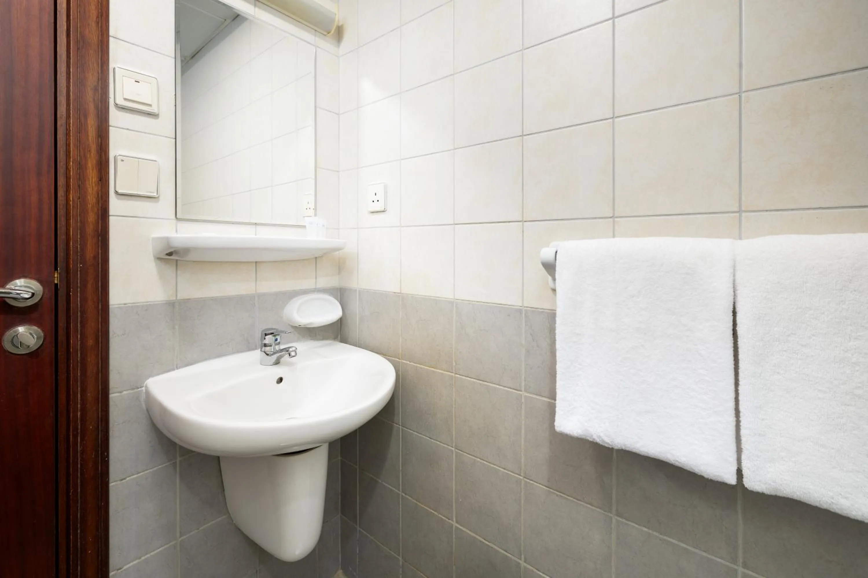 Toilet in Emaar Taiba Hotel