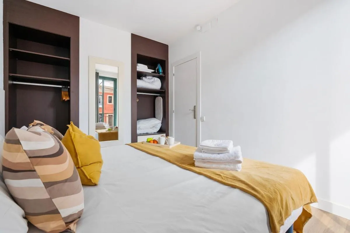 Bed in Lodging Apartments Liceu G1