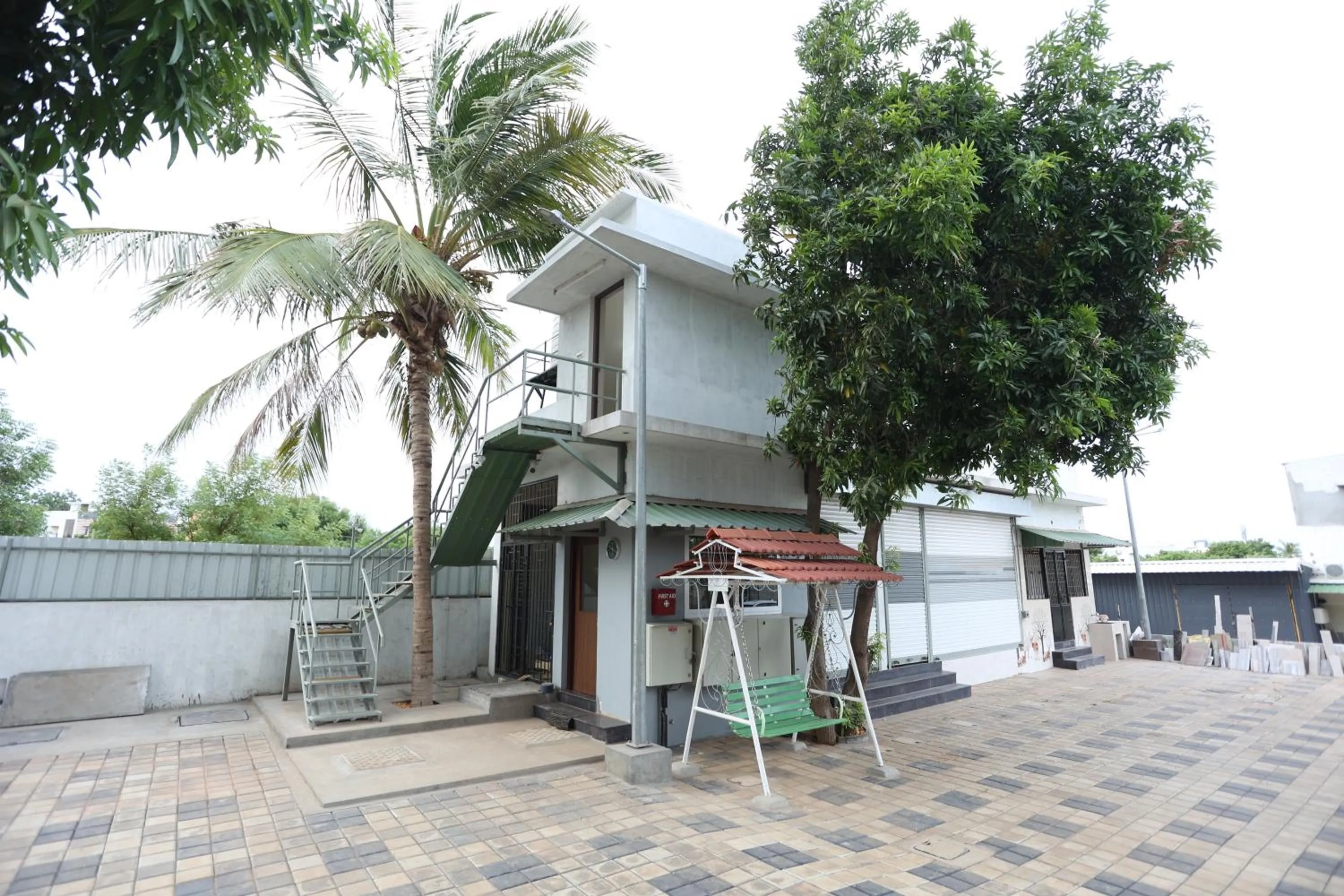 Property building in Minas Manor