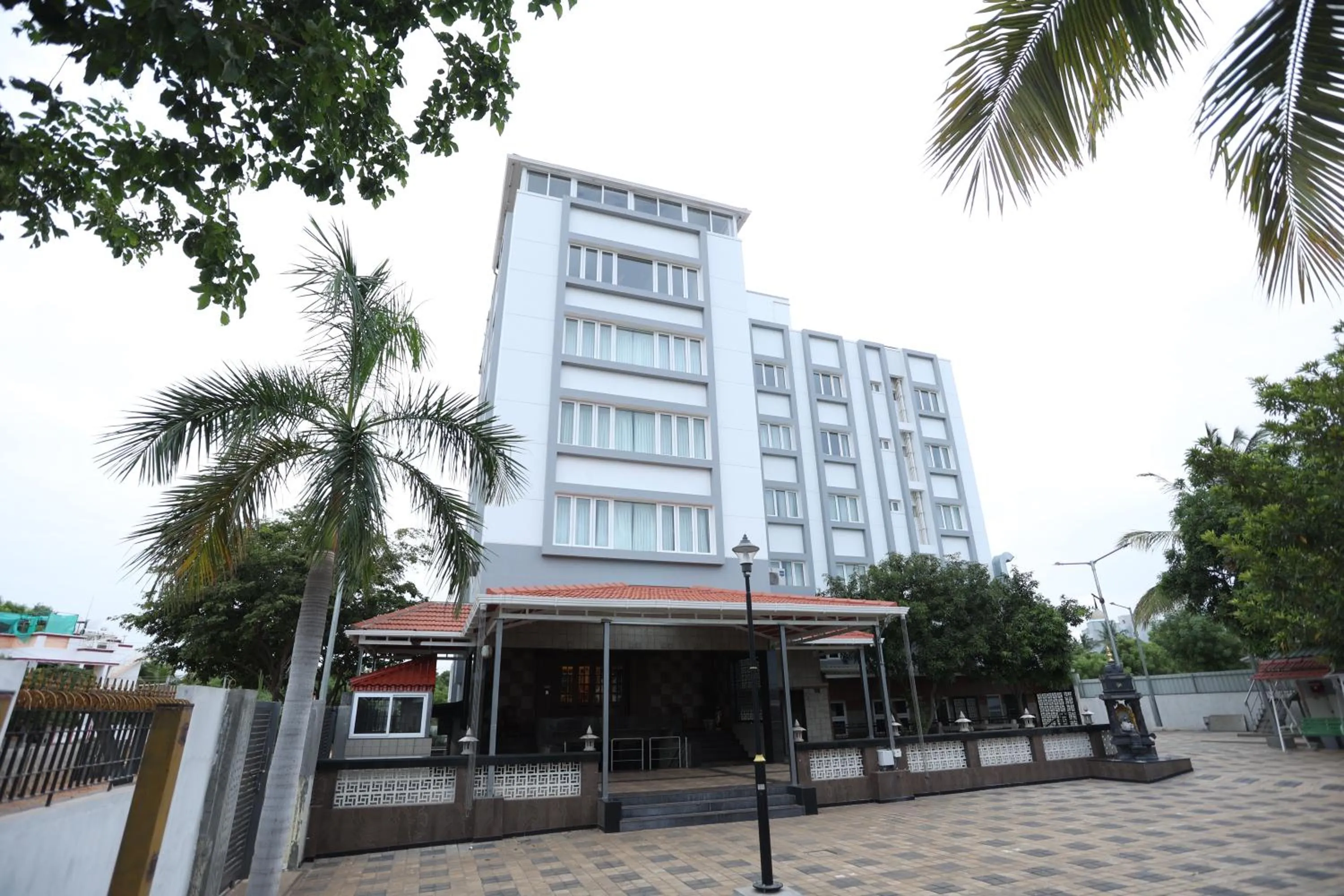 Property building in Minas Manor