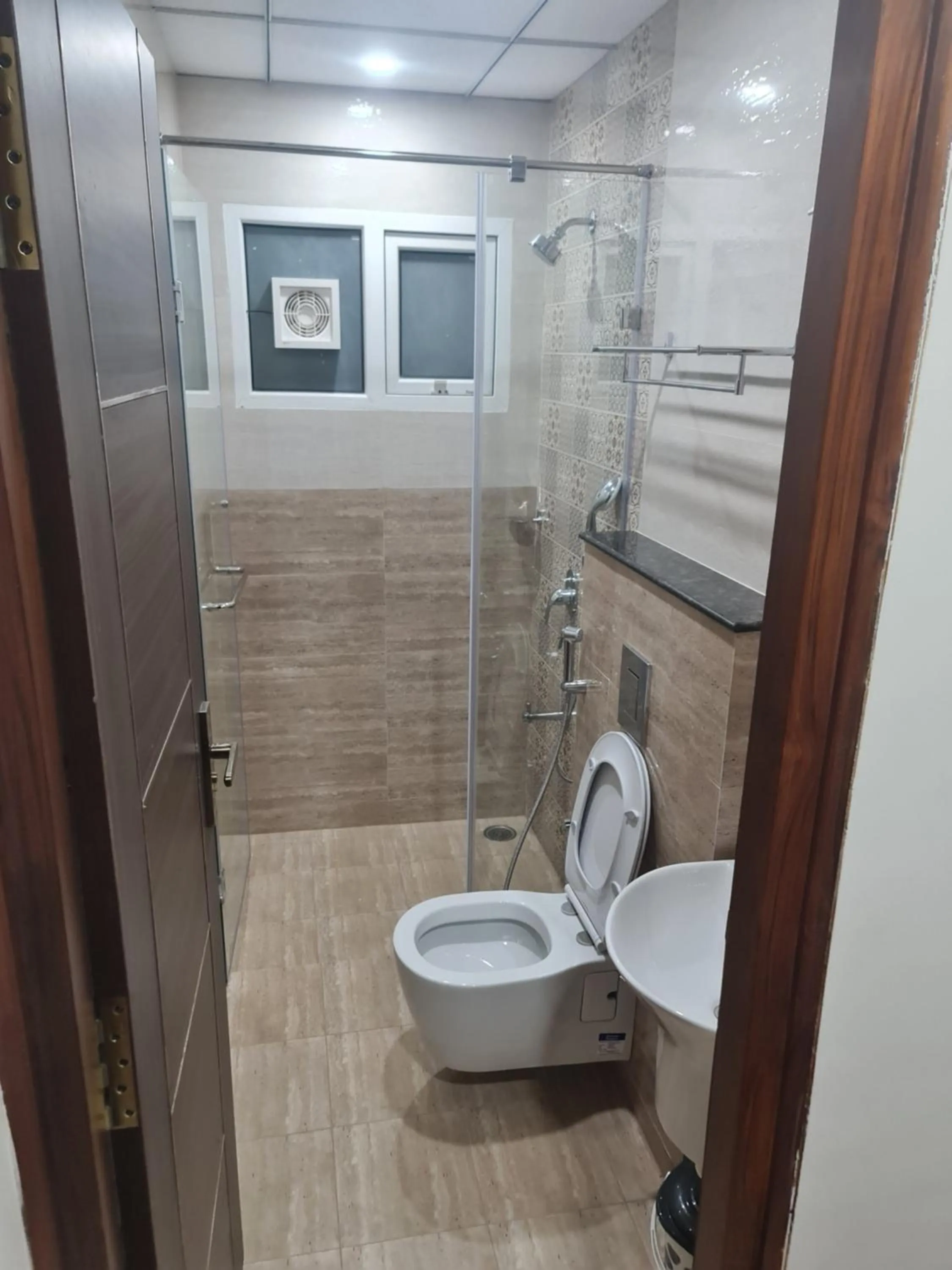 Shower in Minas Manor