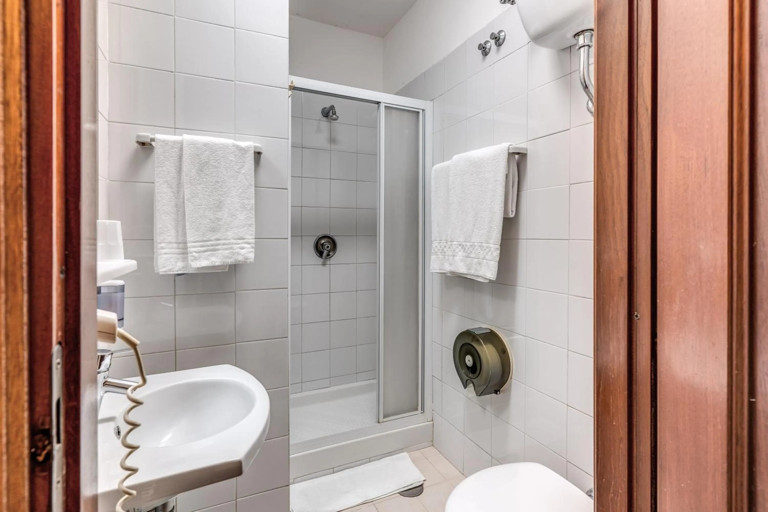 Shower in Hotel Corona