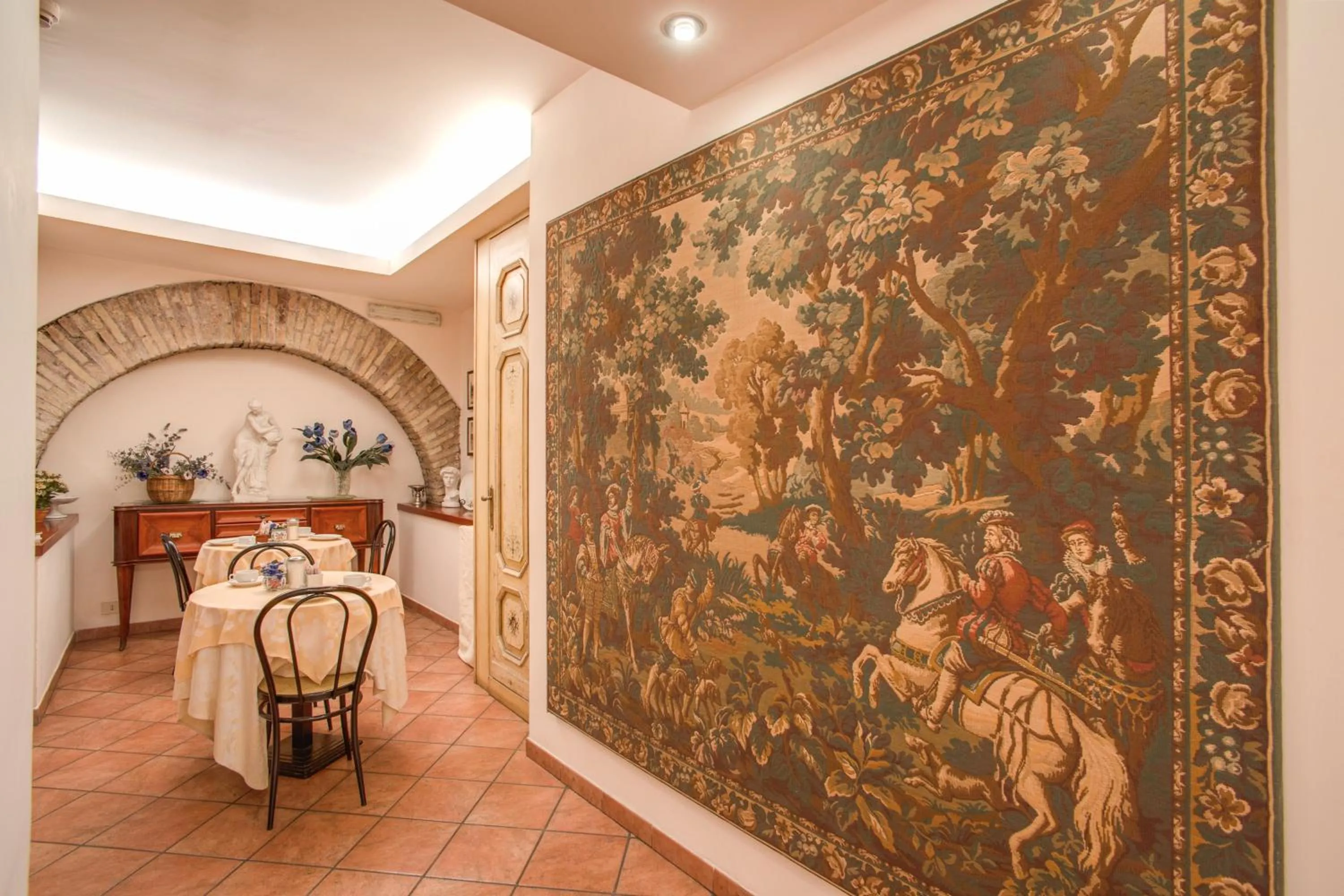 Restaurant/places to eat in Hotel Corona