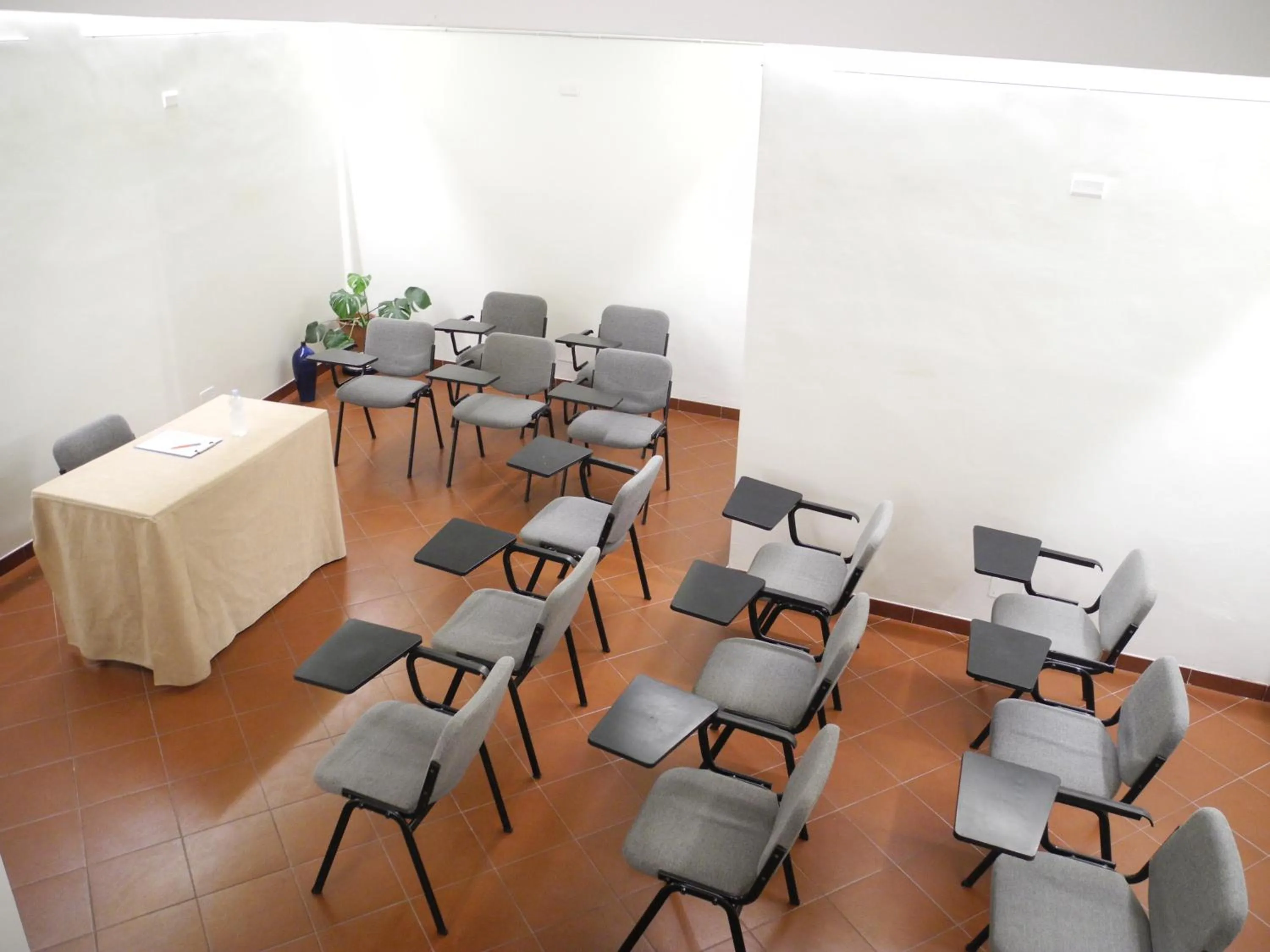 Business facilities in Hotel Corona
