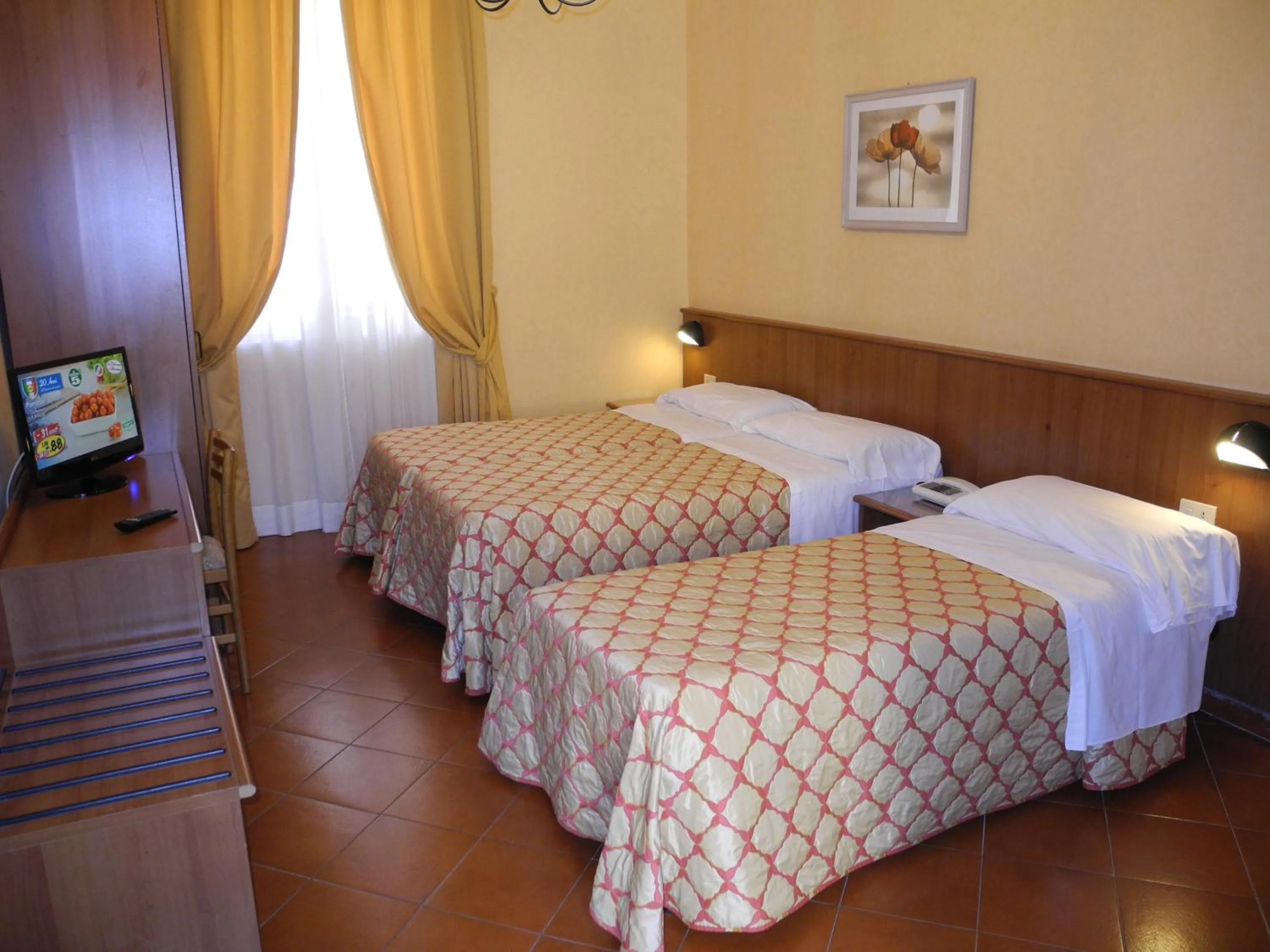 TV and multimedia, Bed in Hotel Corona