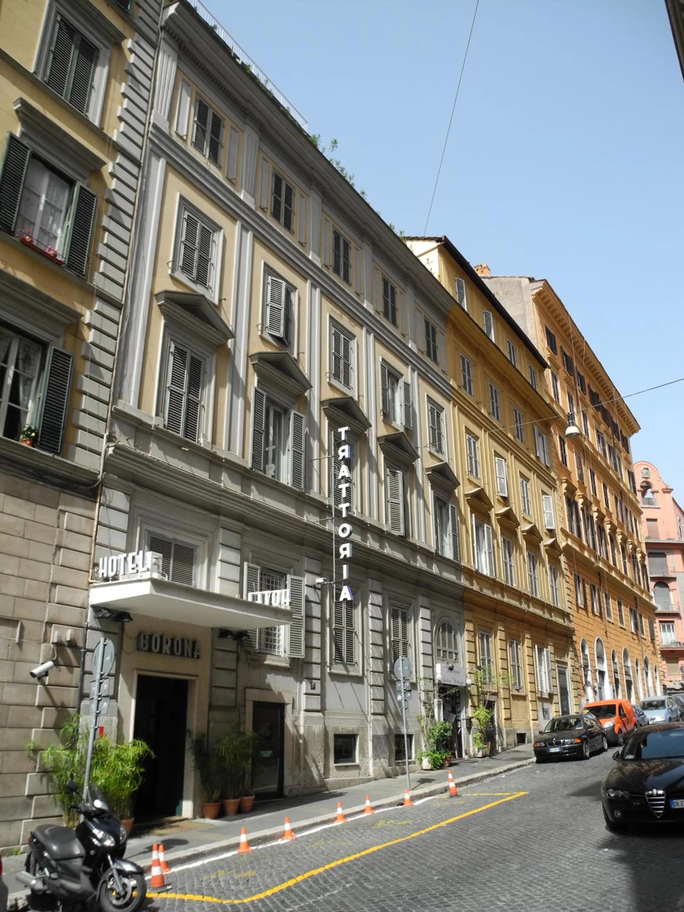 Restaurant/places to eat in Hotel Corona