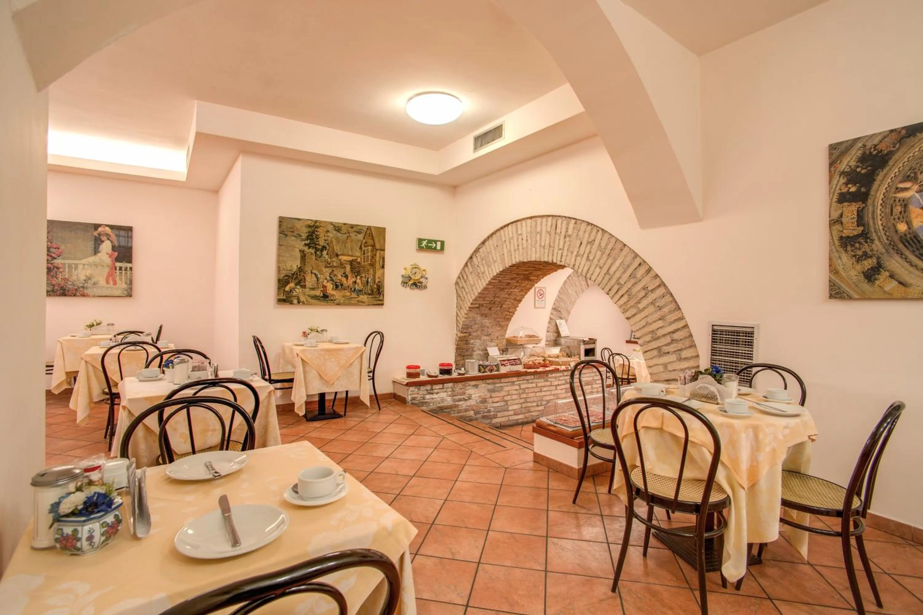 Restaurant/places to eat in Hotel Corona