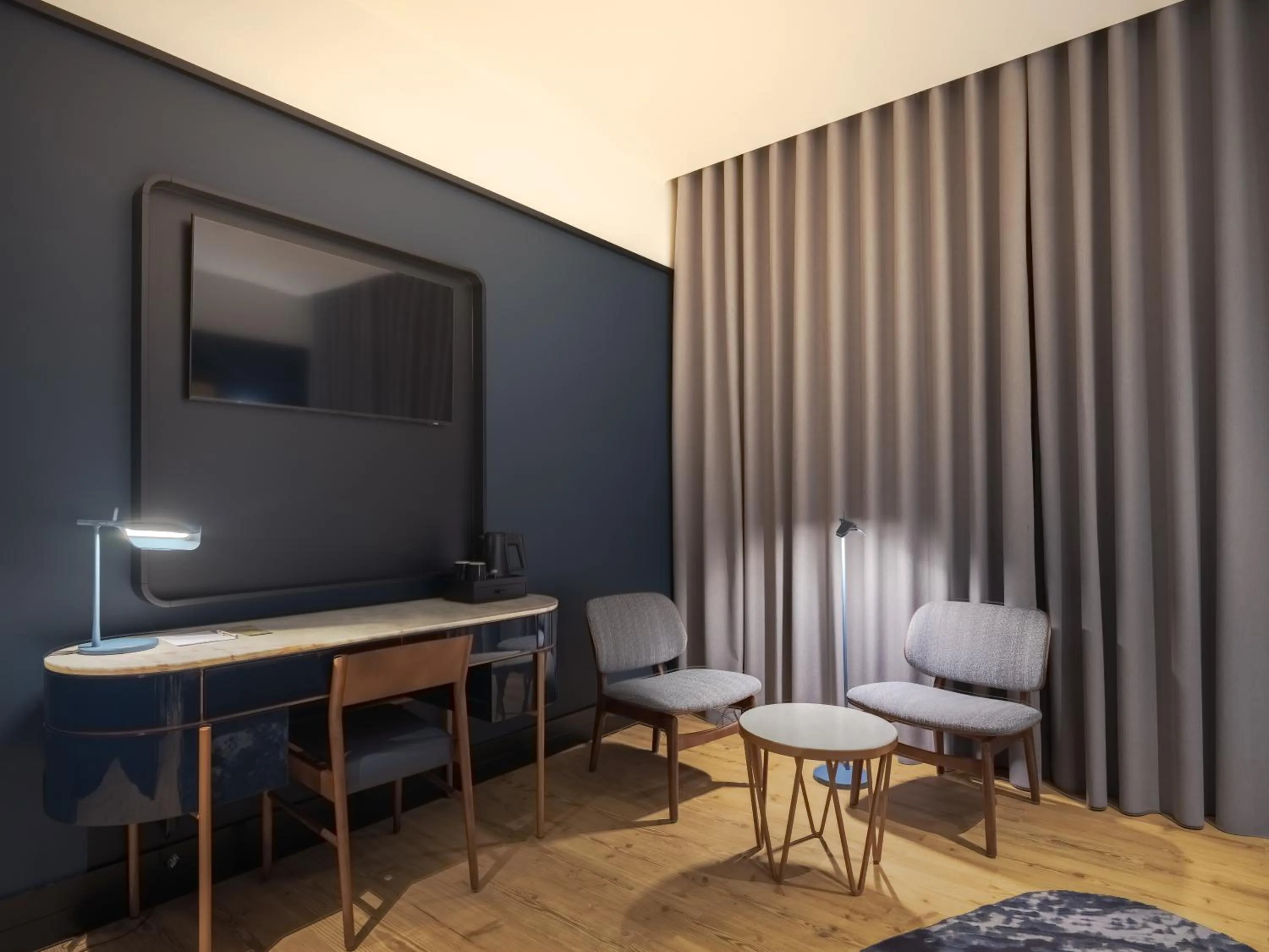 Seating area in Axis Porto Club Aliados