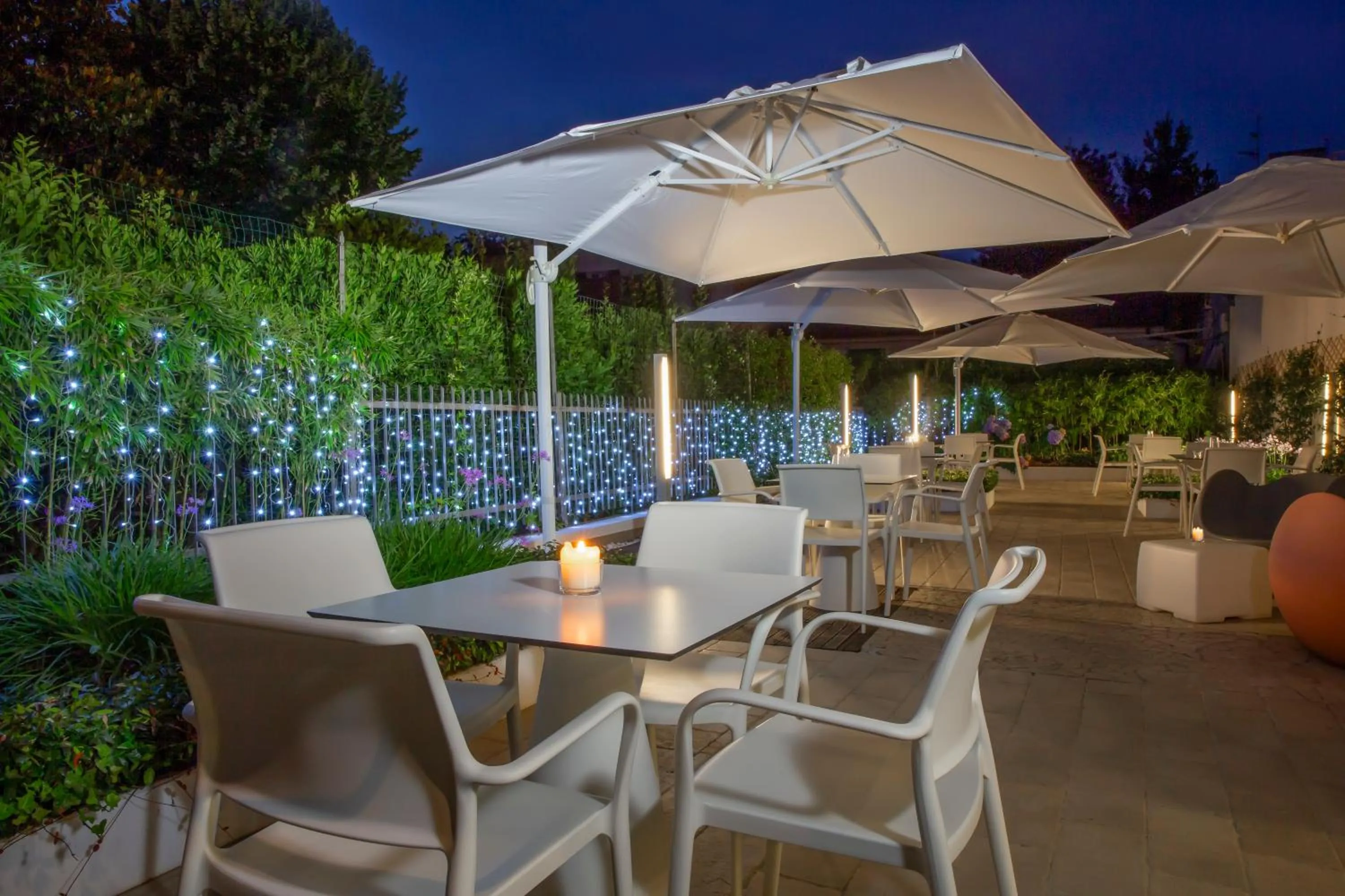 Garden in The One Hotel - Designed for Adults - Pet lovers