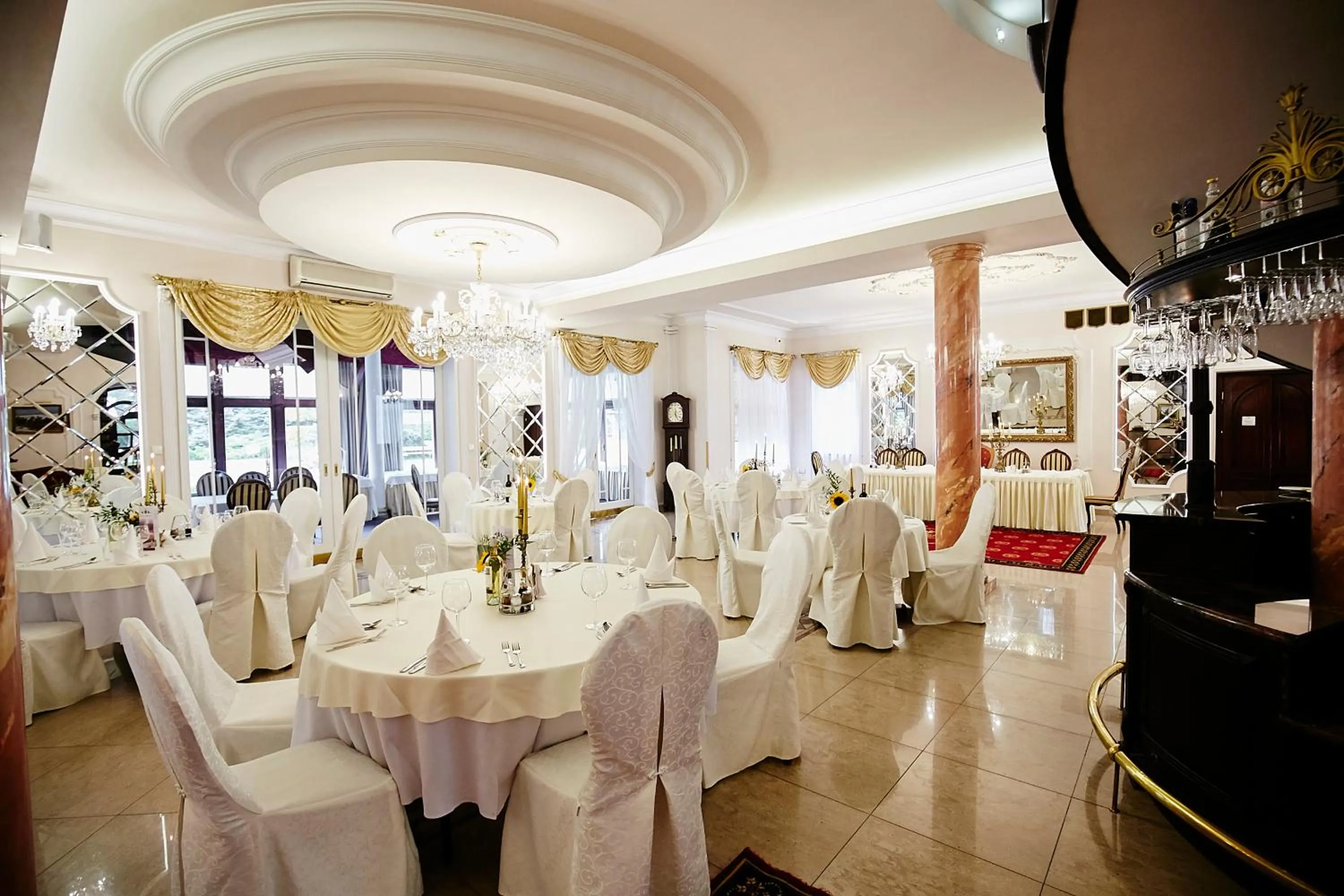 Restaurant/places to eat in Dworek Hetmanski