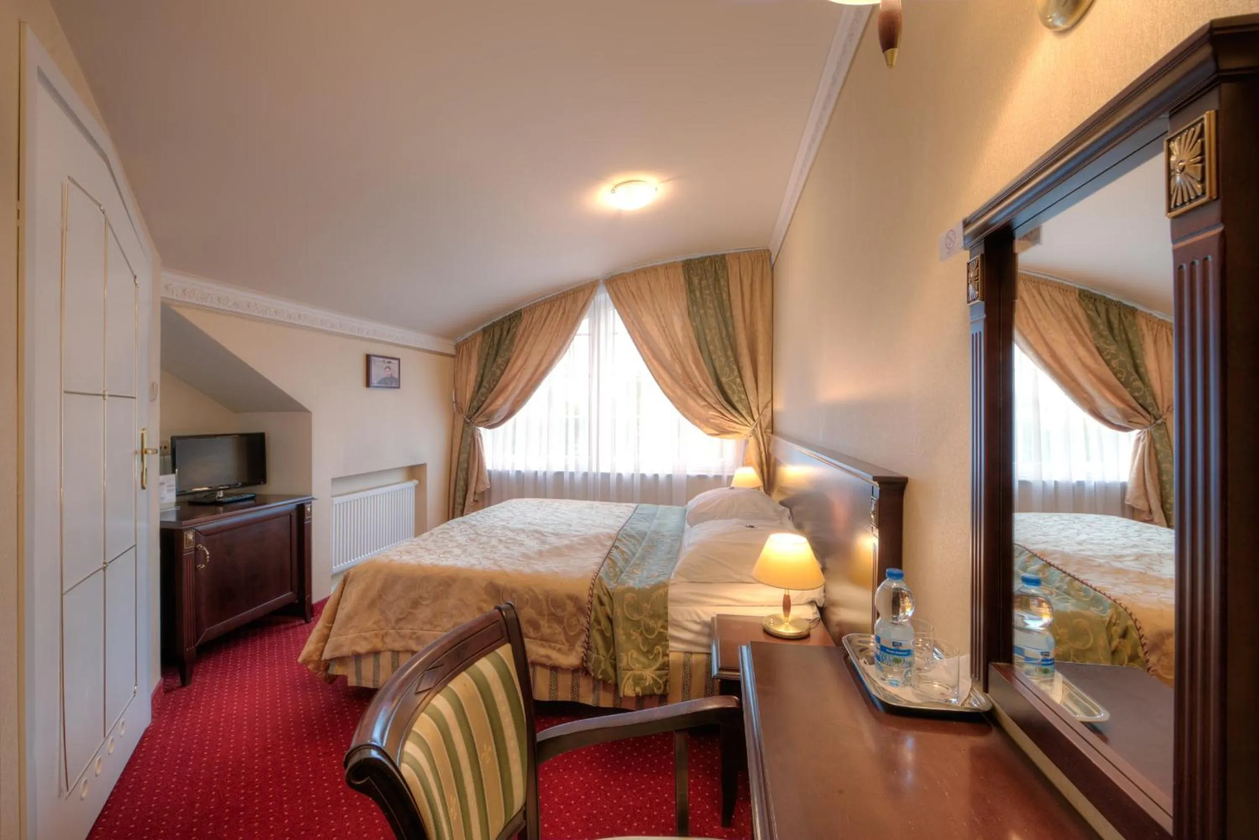 Bed in Dworek Hetmanski