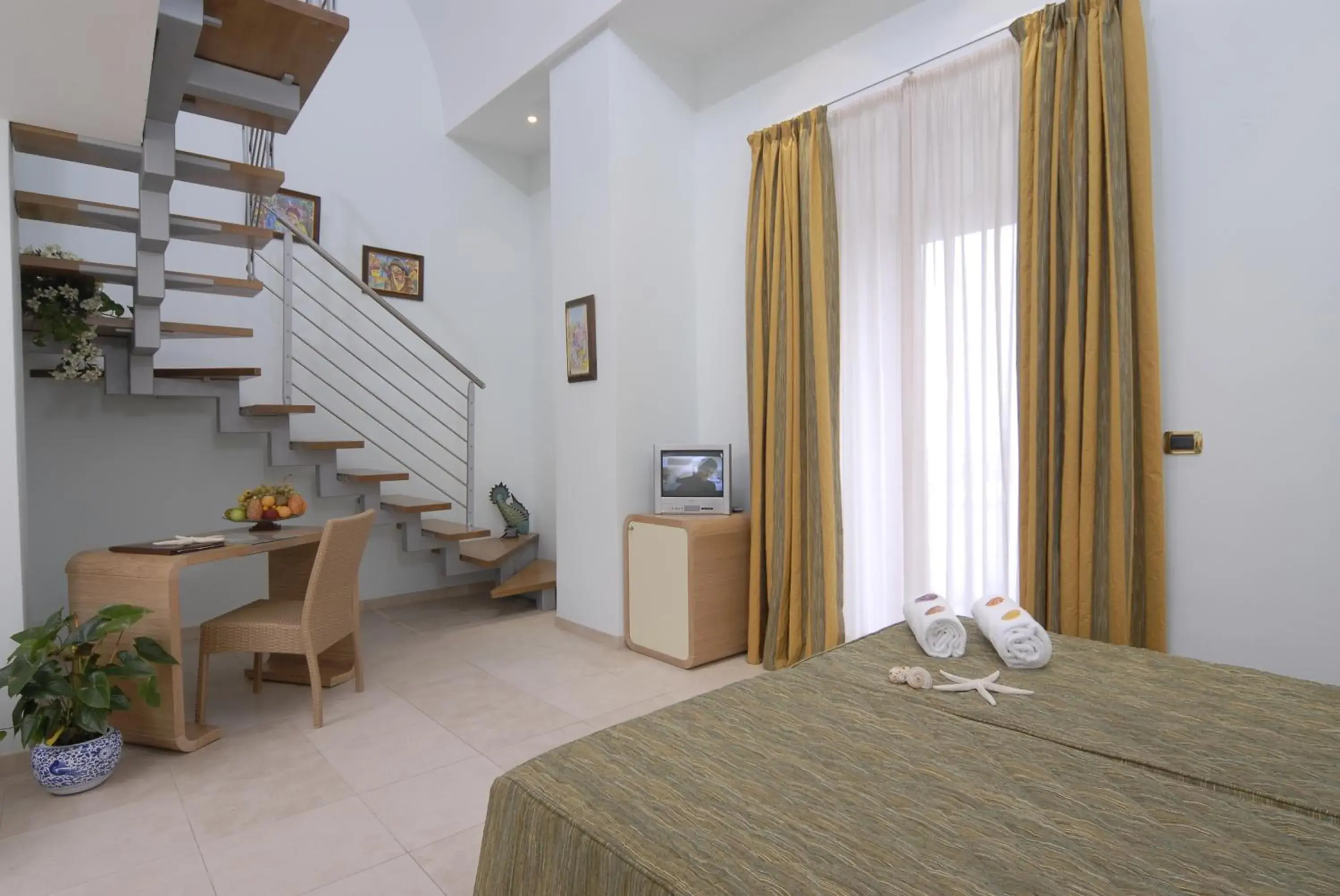 Deluxe Double Room with Balcony and Sea View in Hotel Villa Carolina Deluxe Double Room with Balcony and Sea View in Hotel Villa Carolina
