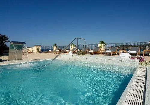 Swimming pool in Hotel Villa Carolina