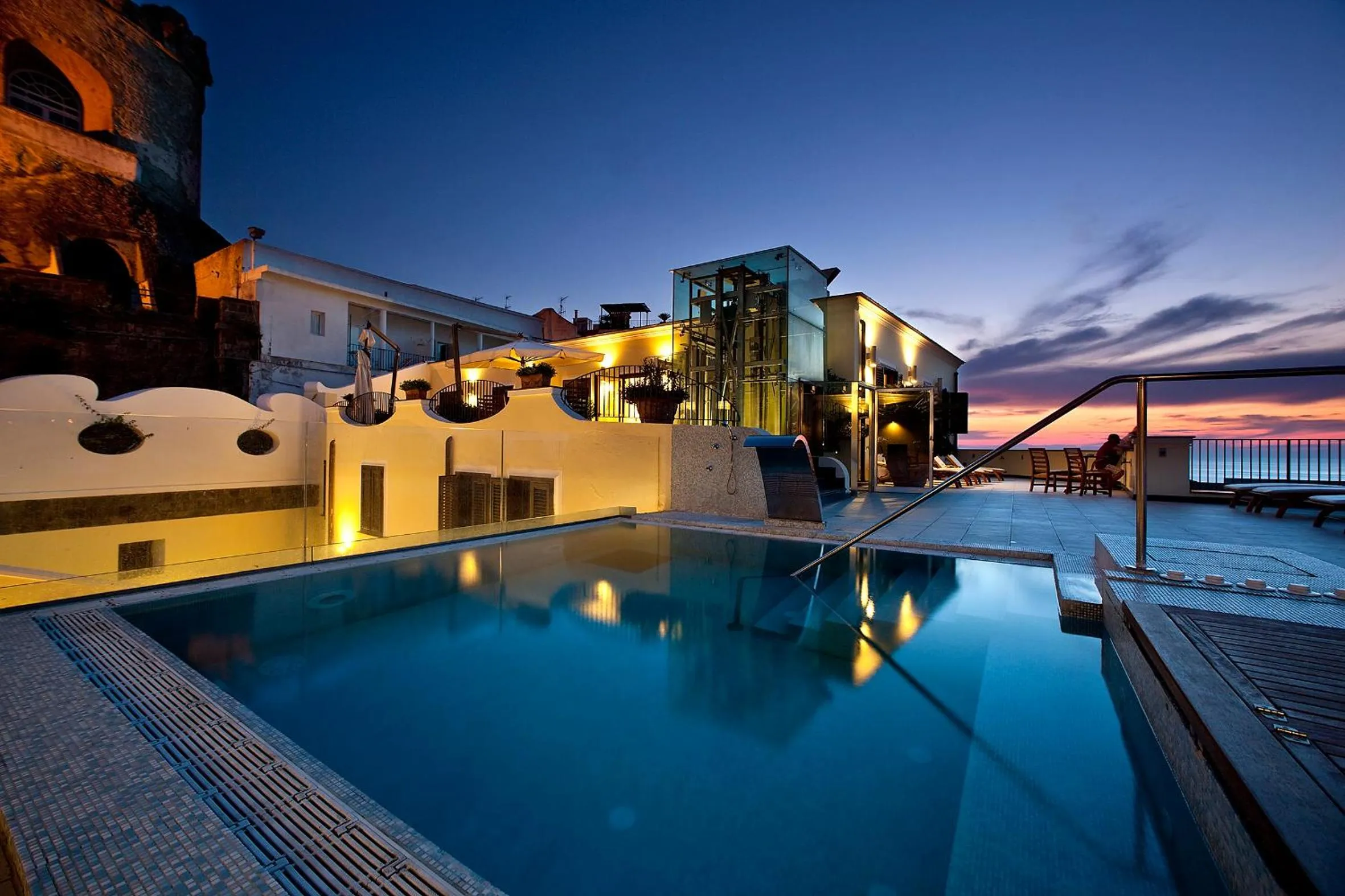 Swimming pool in Hotel Villa Carolina