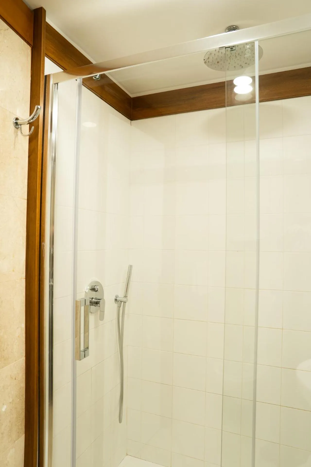 Shower in Hotel Ristorante Maga Circe