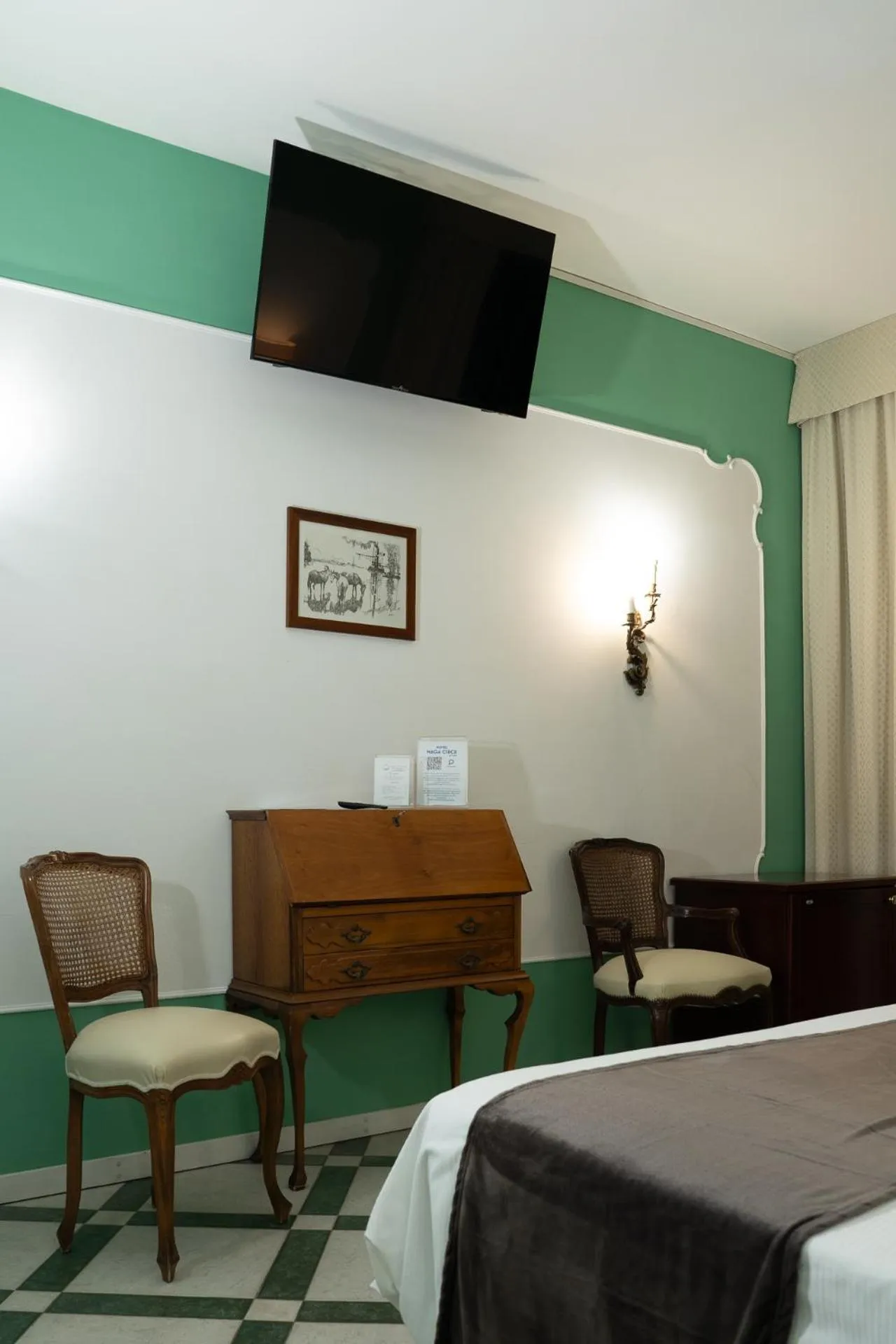 TV and multimedia, Bed in Hotel Ristorante Maga Circe