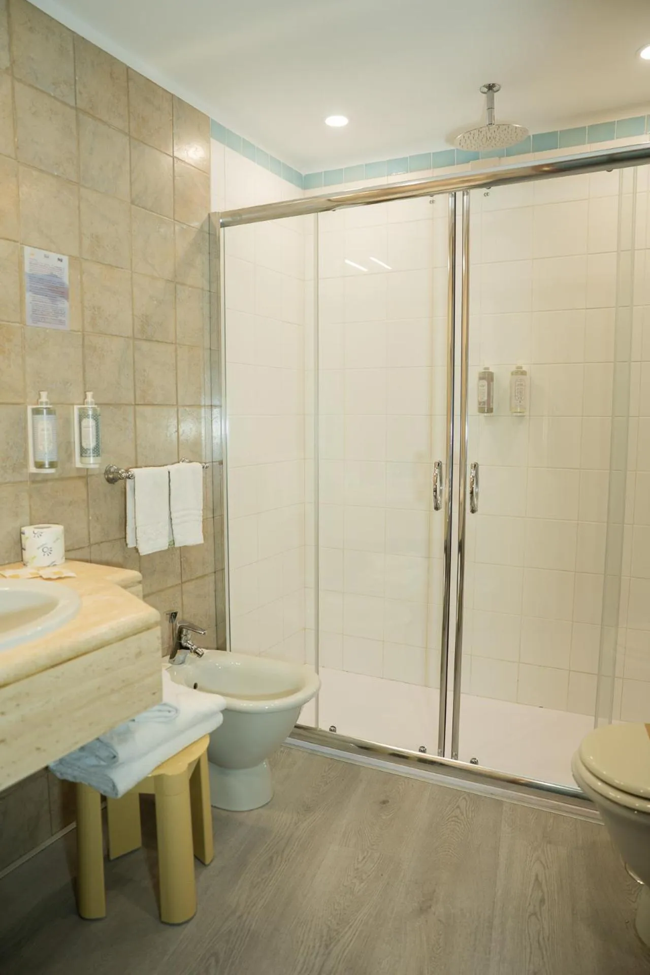 Shower in Hotel Ristorante Maga Circe