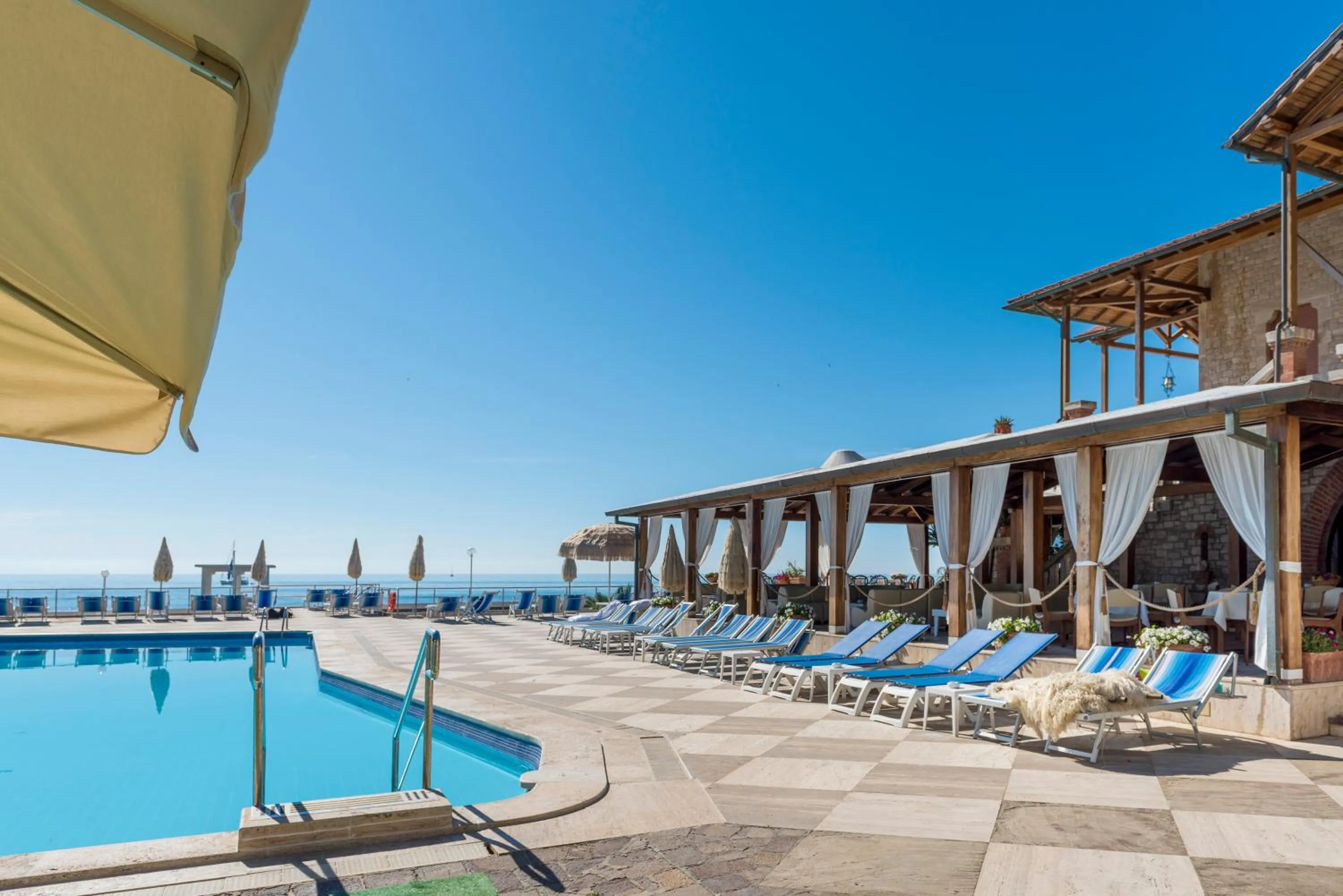 Swimming pool in Hotel Ristorante Maga Circe